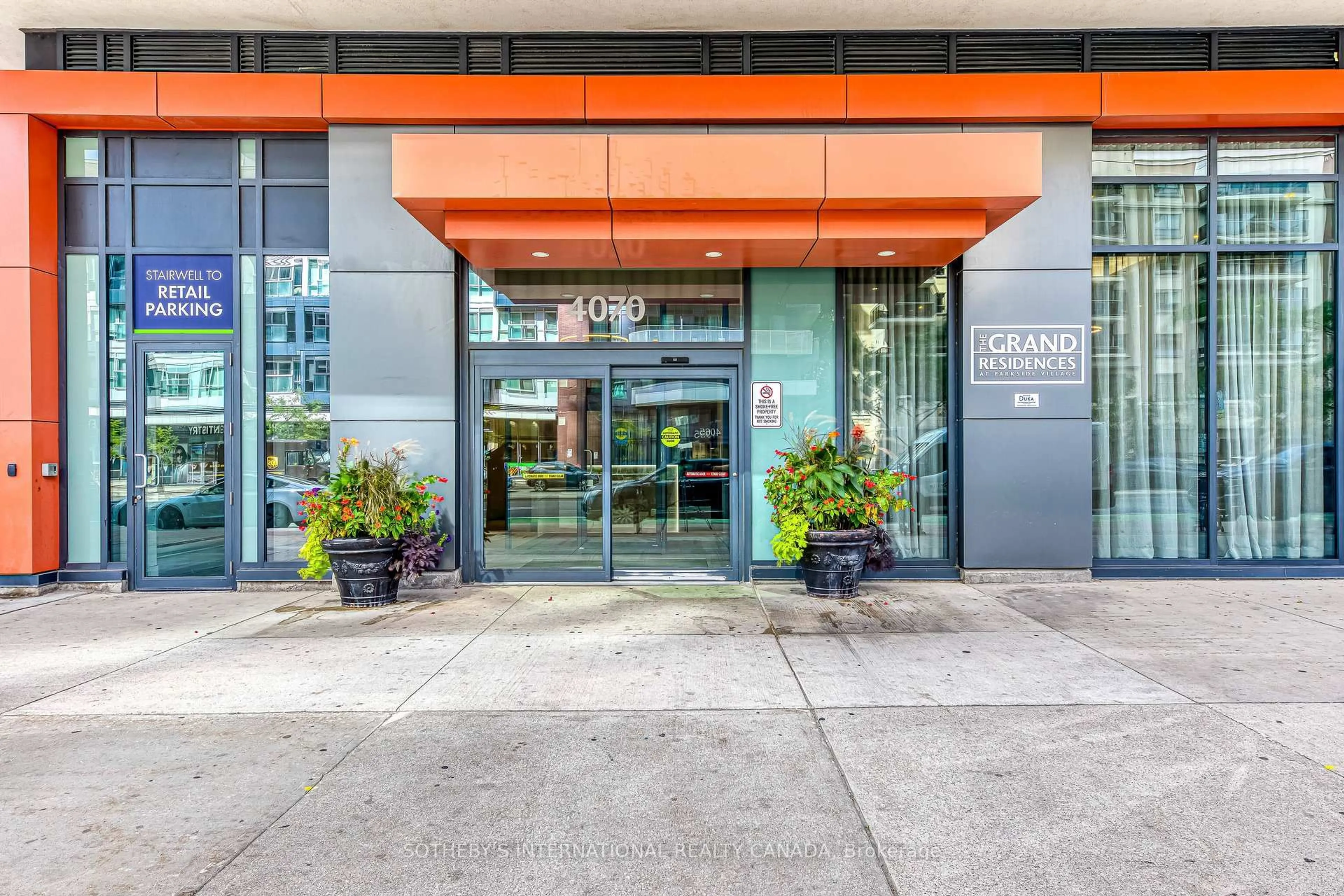 Indoor foyer for 4070 Confederation Pkwy #1202, Mississauga Ontario L5B 0E9