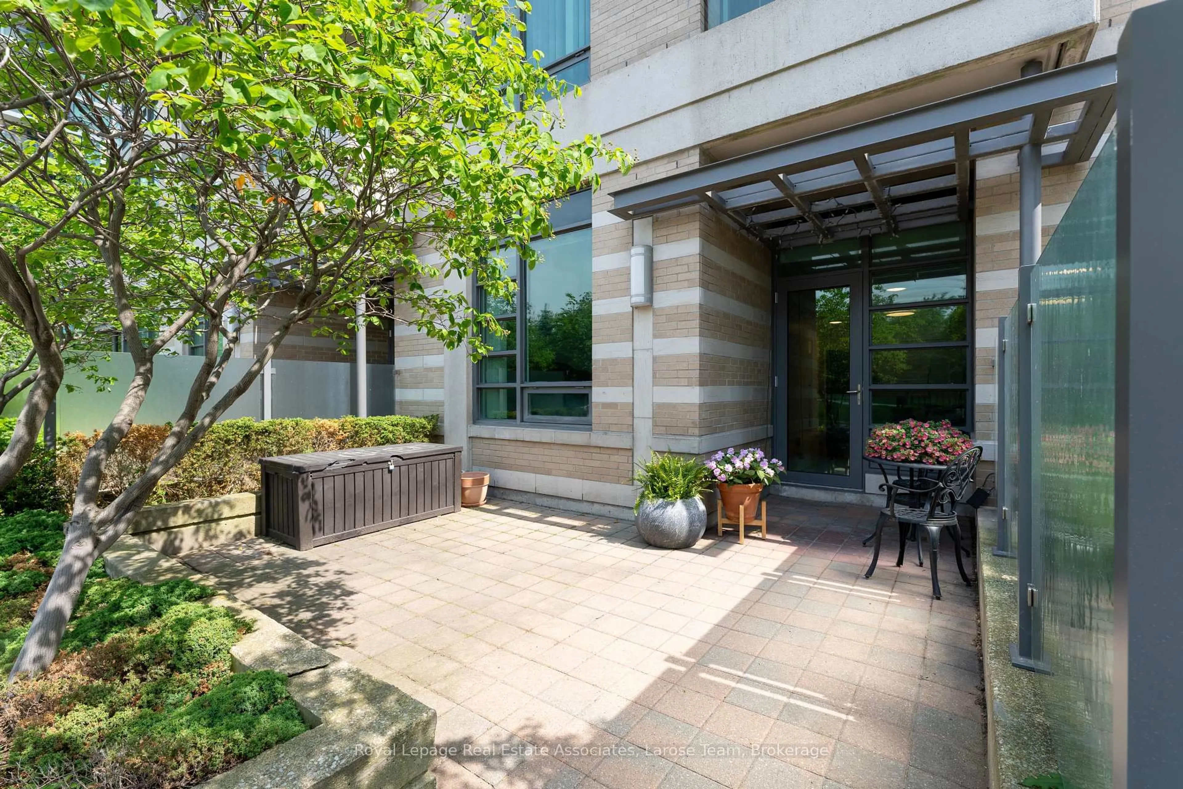 Patio, street for 225 Sherway Gardens Rd #102, Toronto Ontario M9C 0A3