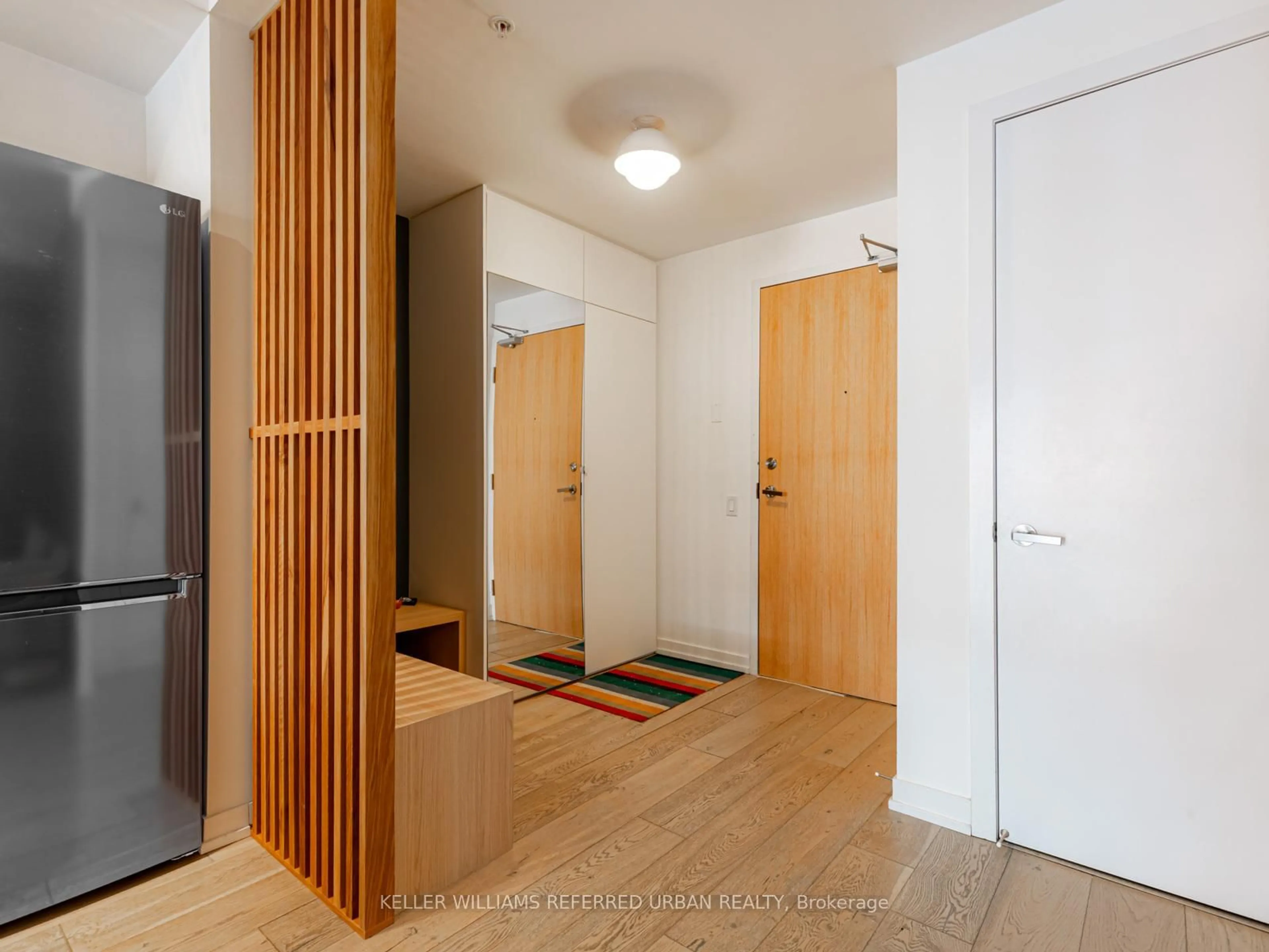 Indoor foyer for 38 Howard Park Ave #222, Toronto Ontario M6R 0A7