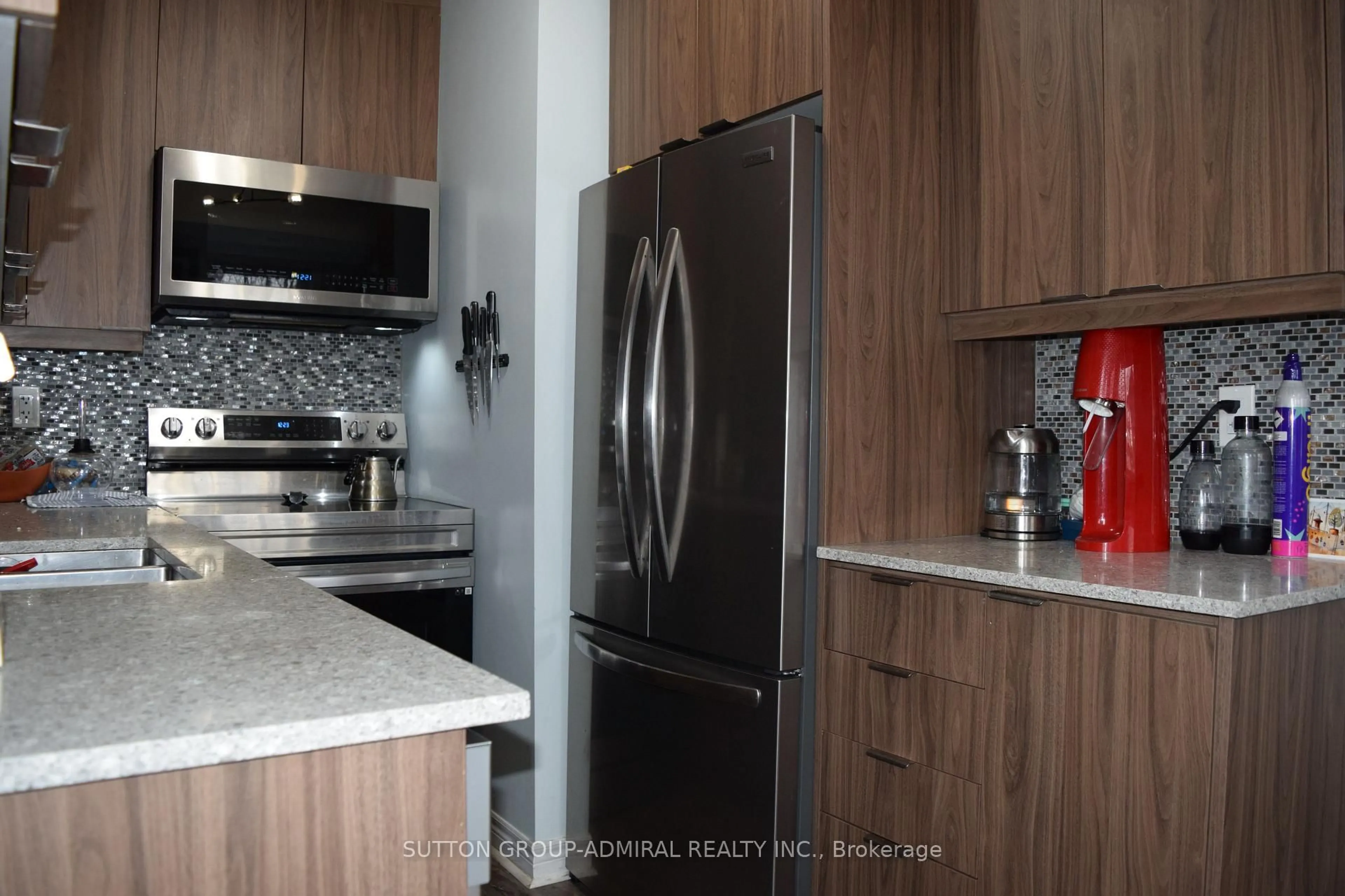 Standard kitchen, unknown for 370 Hopewell Ave #213, Toronto Ontario M6E 2S2