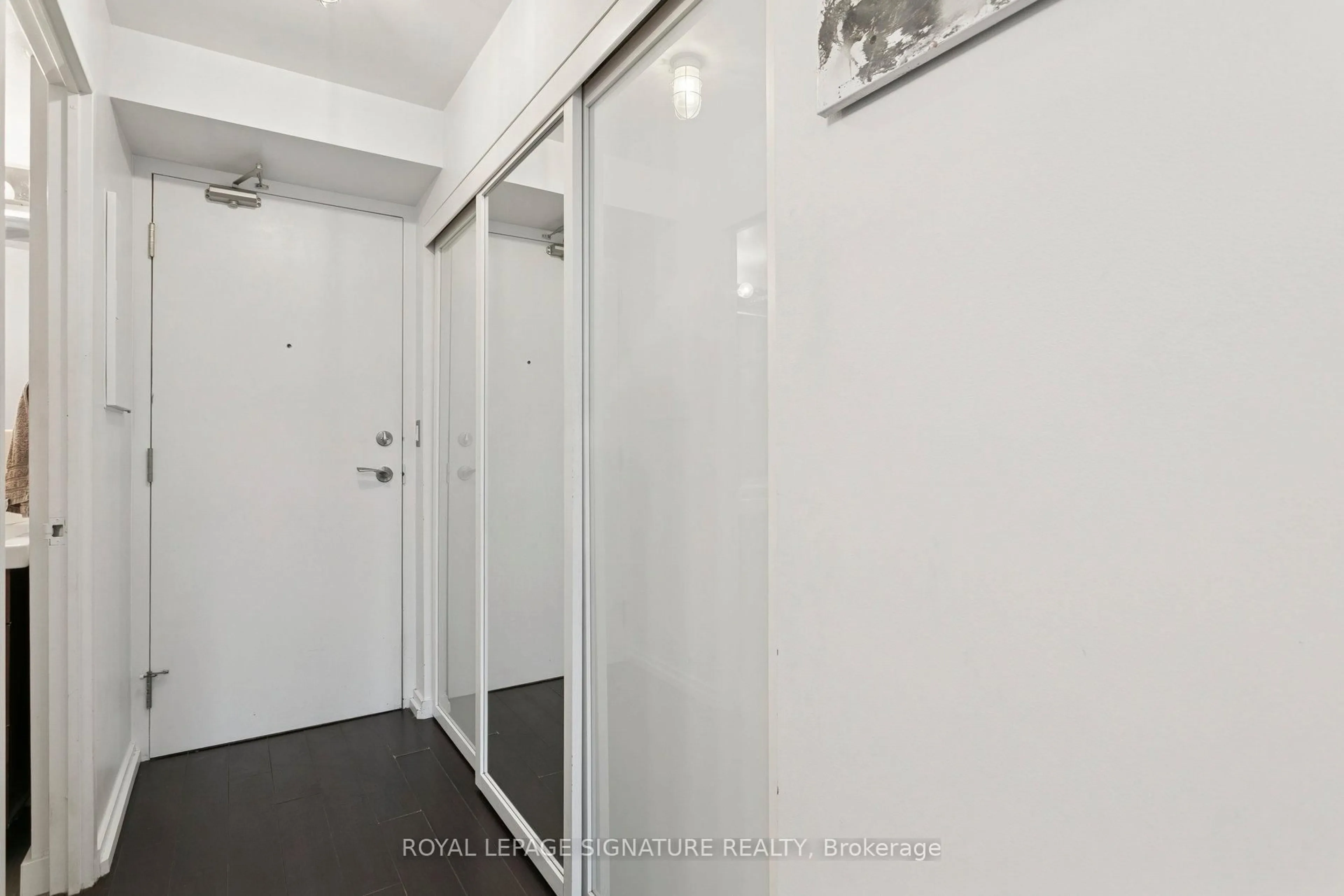 Unknown for 250 Manitoba St #111, Toronto Ontario M8Y 4G8