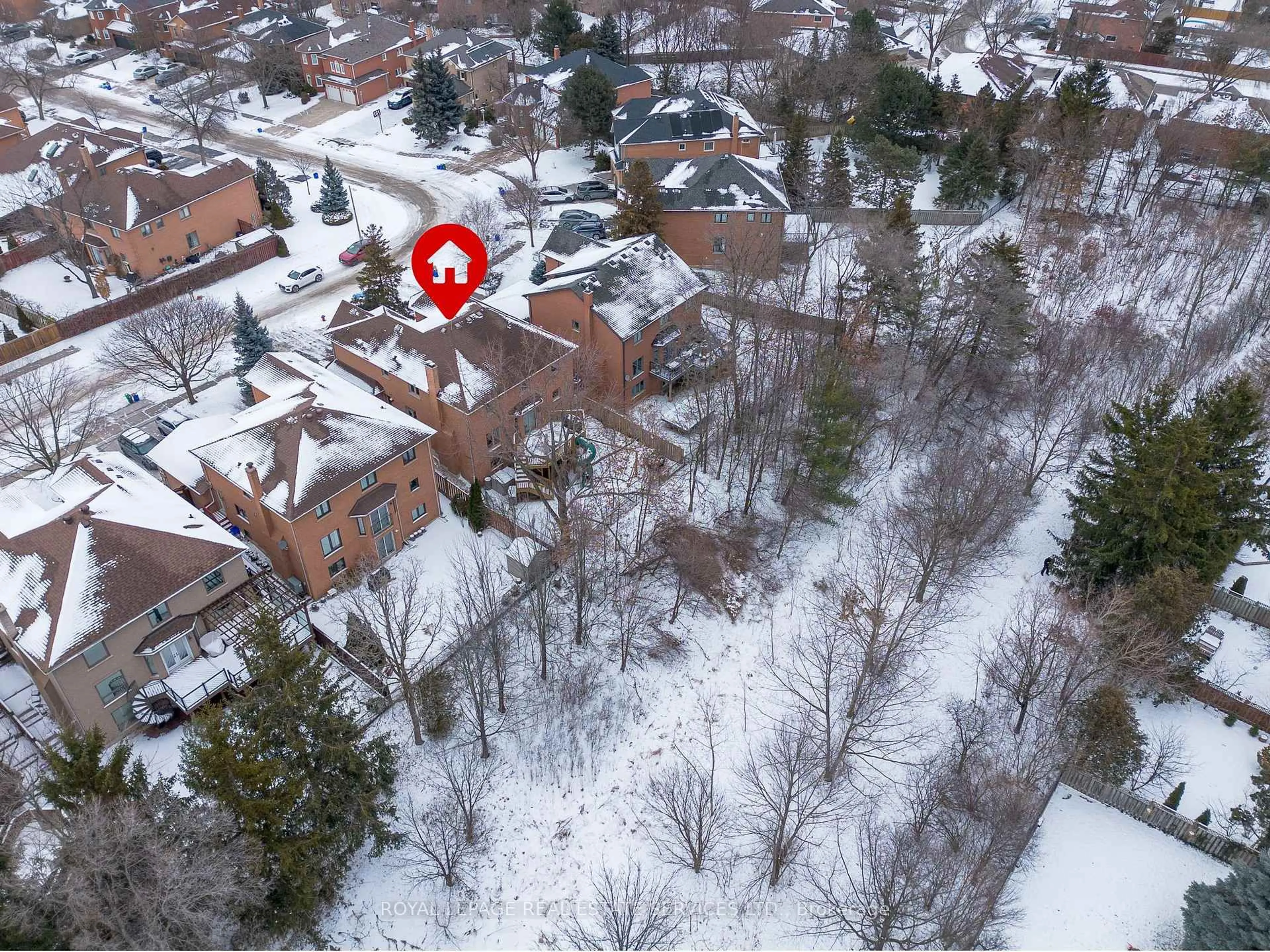 A pic from outside/outdoor area/front of a property/back of a property/a pic from drone, street for 391 March Cres, Oakville Ontario L6H 5X7