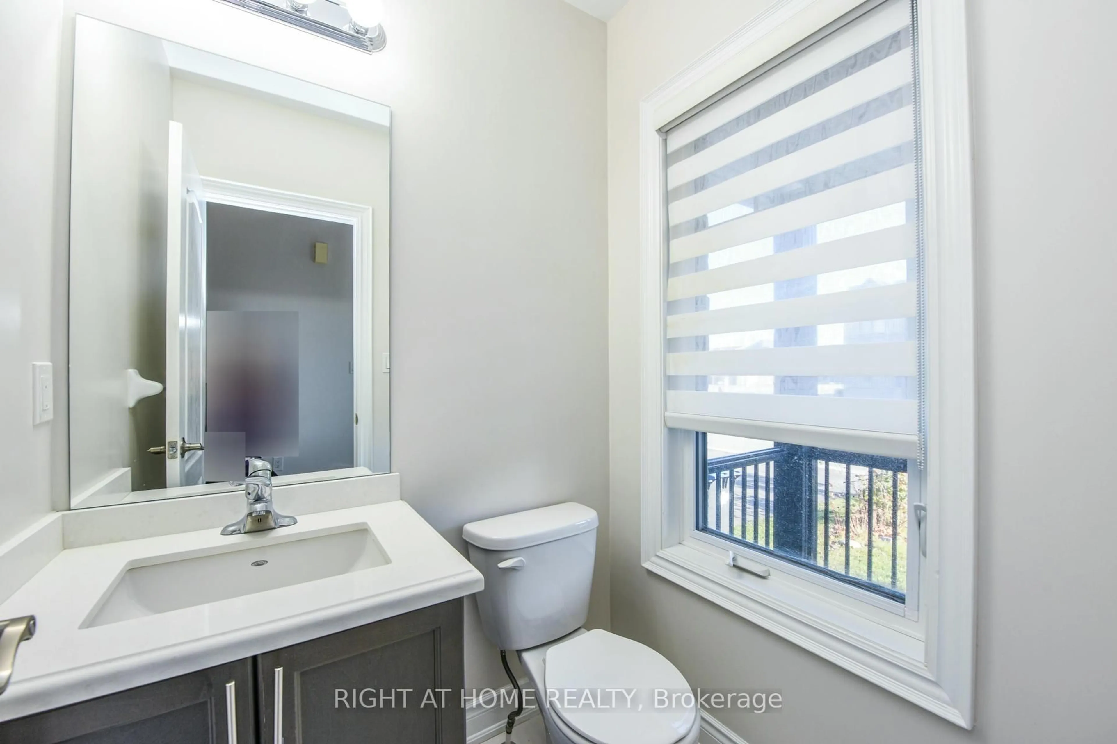 Standard bathroom, unknown for 3 Prairie Creek Cres, Brampton Ontario L6Y 6C9