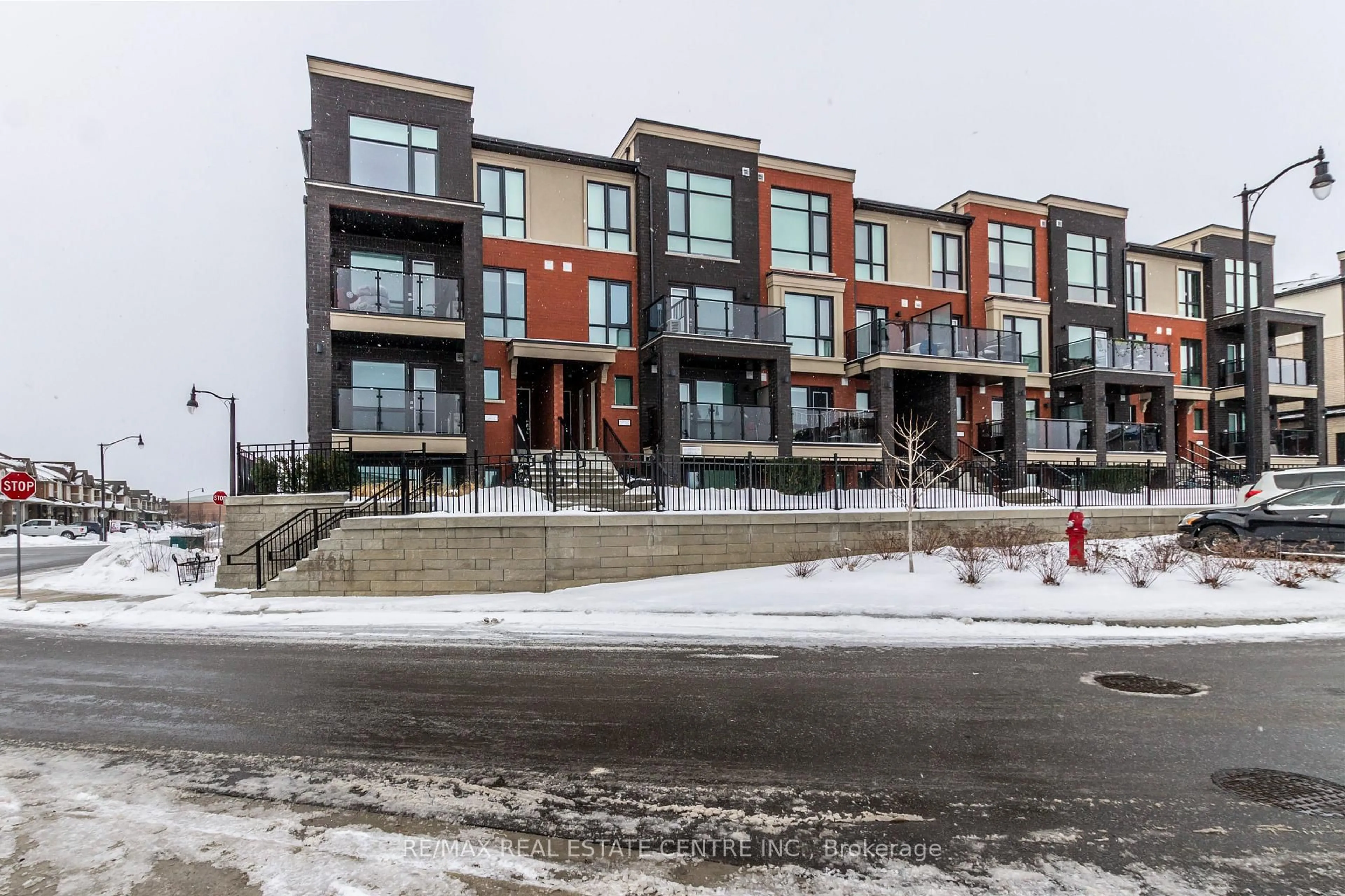 Patio, street for 165 veterans Dr #2, Brampton Ontario L7A 5L2