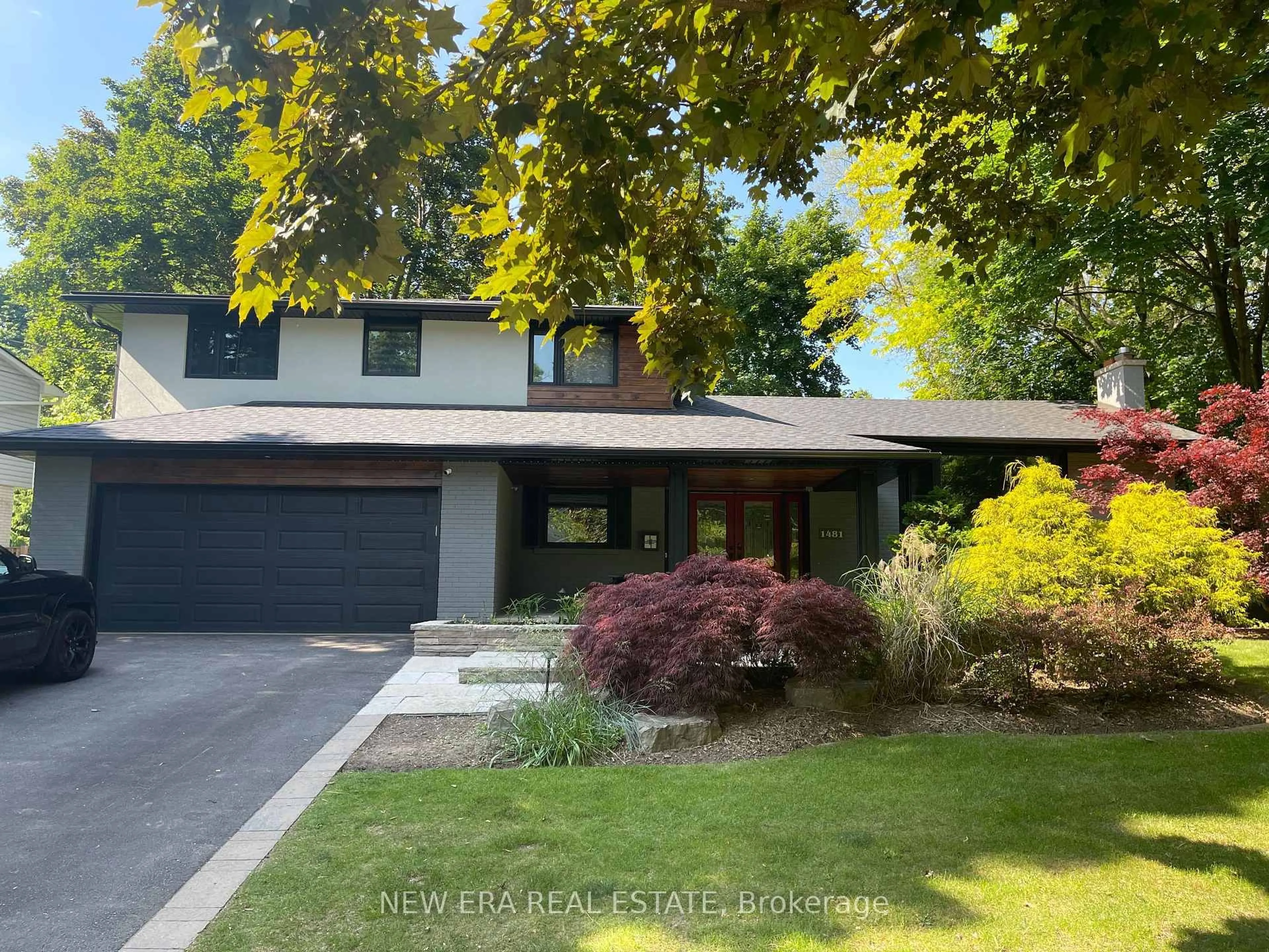 A pic from outside/outdoor area/front of a property/back of a property/a pic from drone, street for 1481 Chasehurst Dr, Mississauga Ontario L5J 3A8