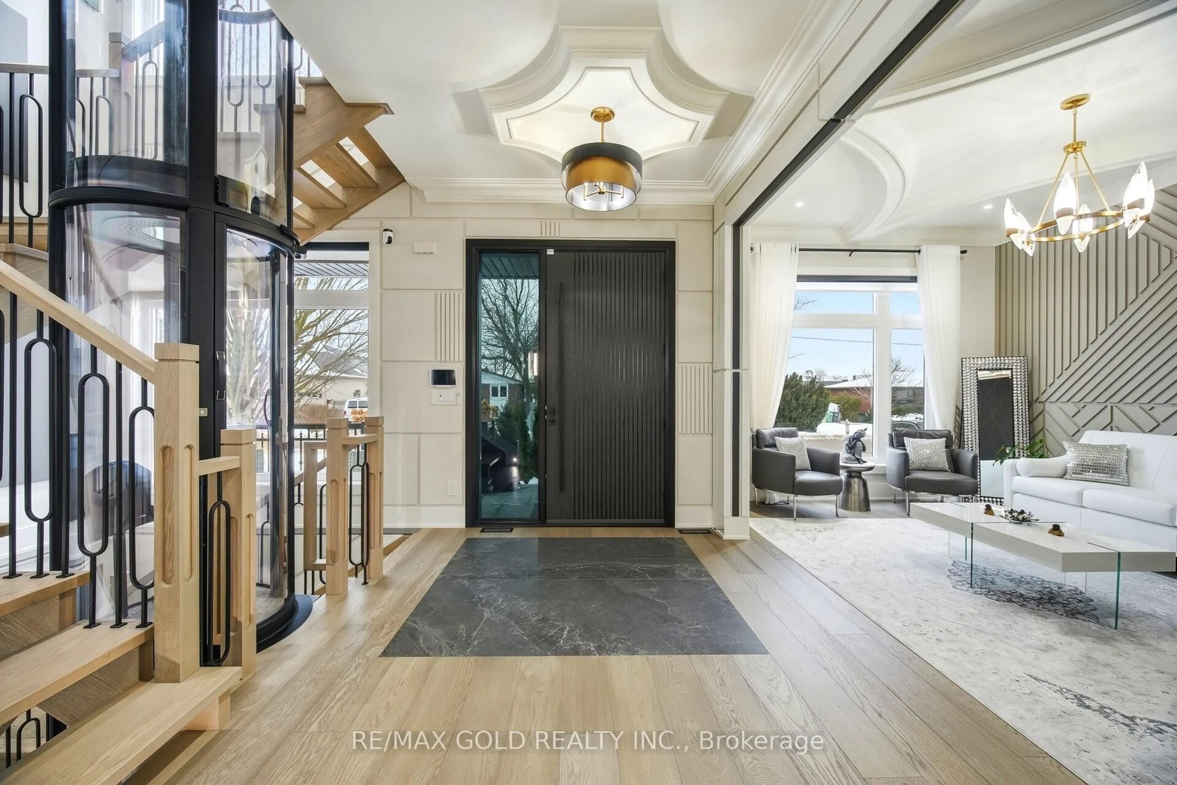 Indoor entryway for 28 William St, Caledon Ontario L7E 4V2