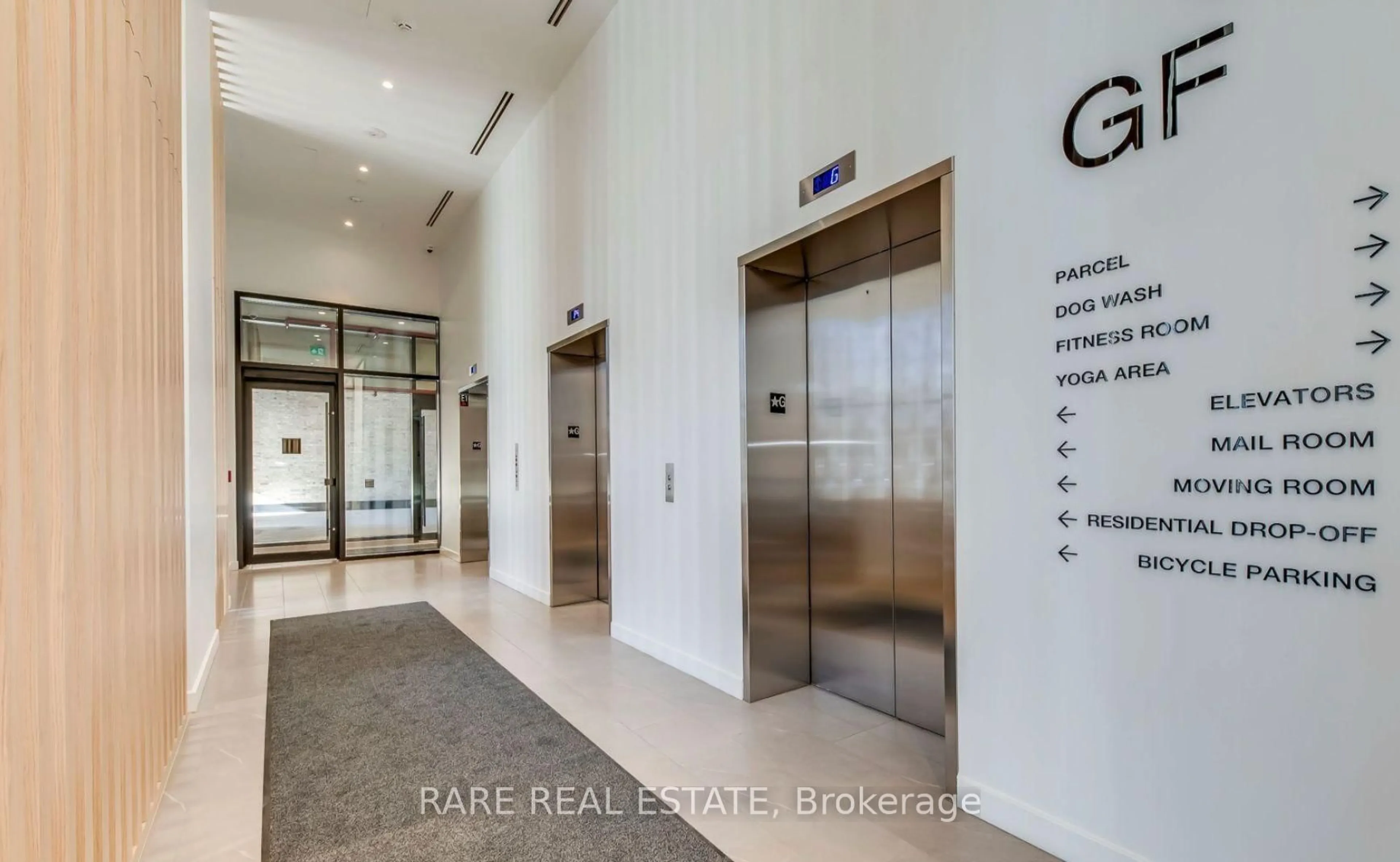 Indoor foyer for 3009 Novar Rd #412, Mississauga Ontario L5B 0P9