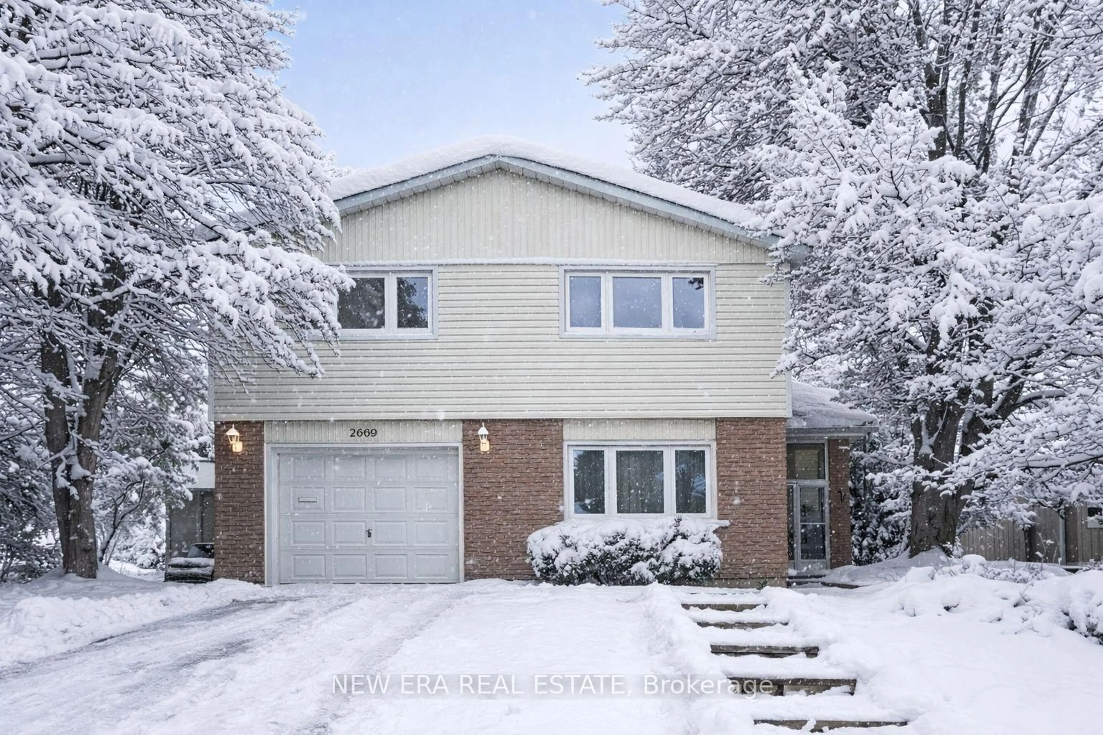 Home with brick exterior material, street for 2669 Inlake Crt, Mississauga Ontario L5N 2A6