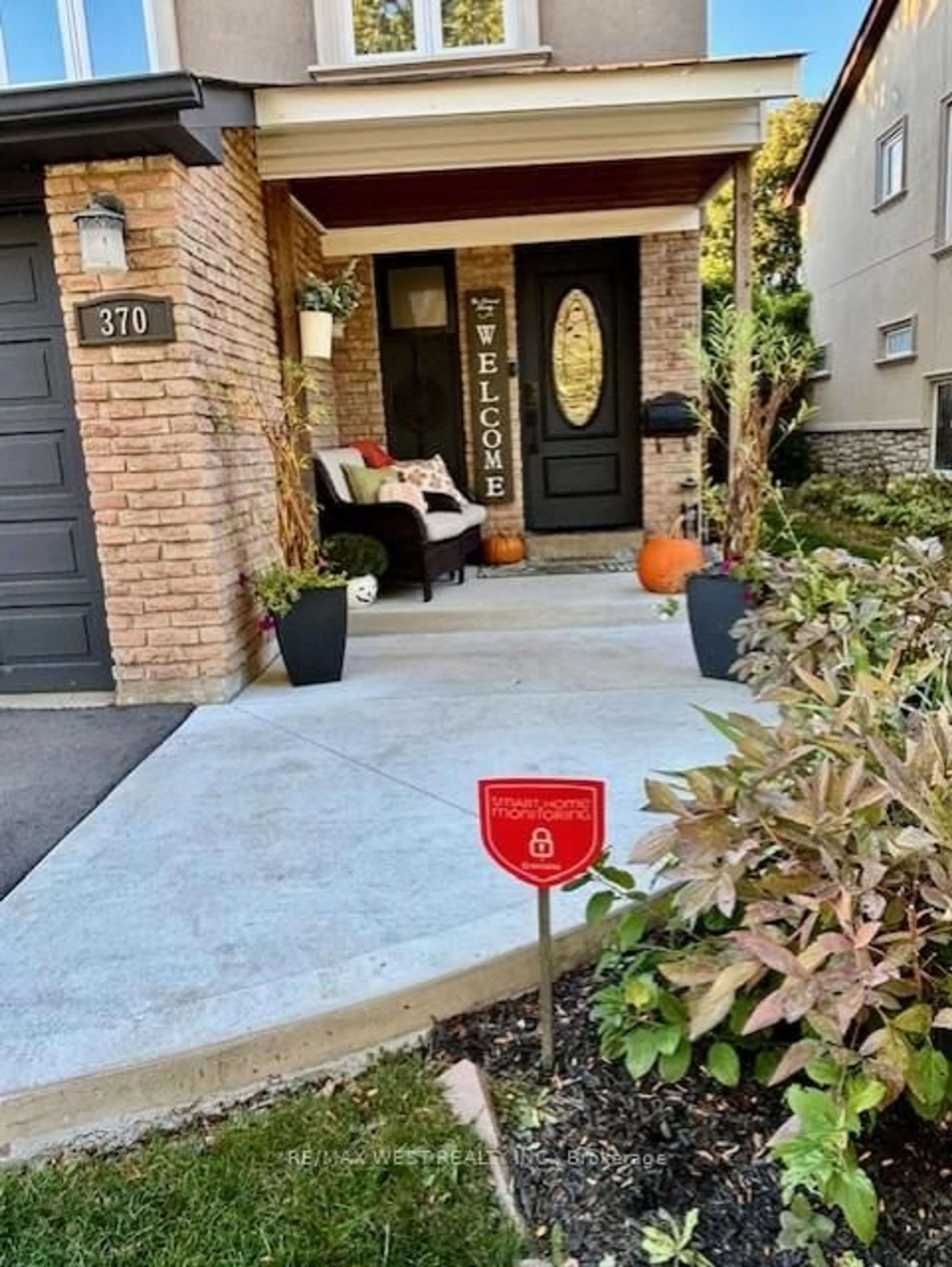 Indoor entryway for 370 Whitehead Cres, Caledon Ontario L7E 3Z3