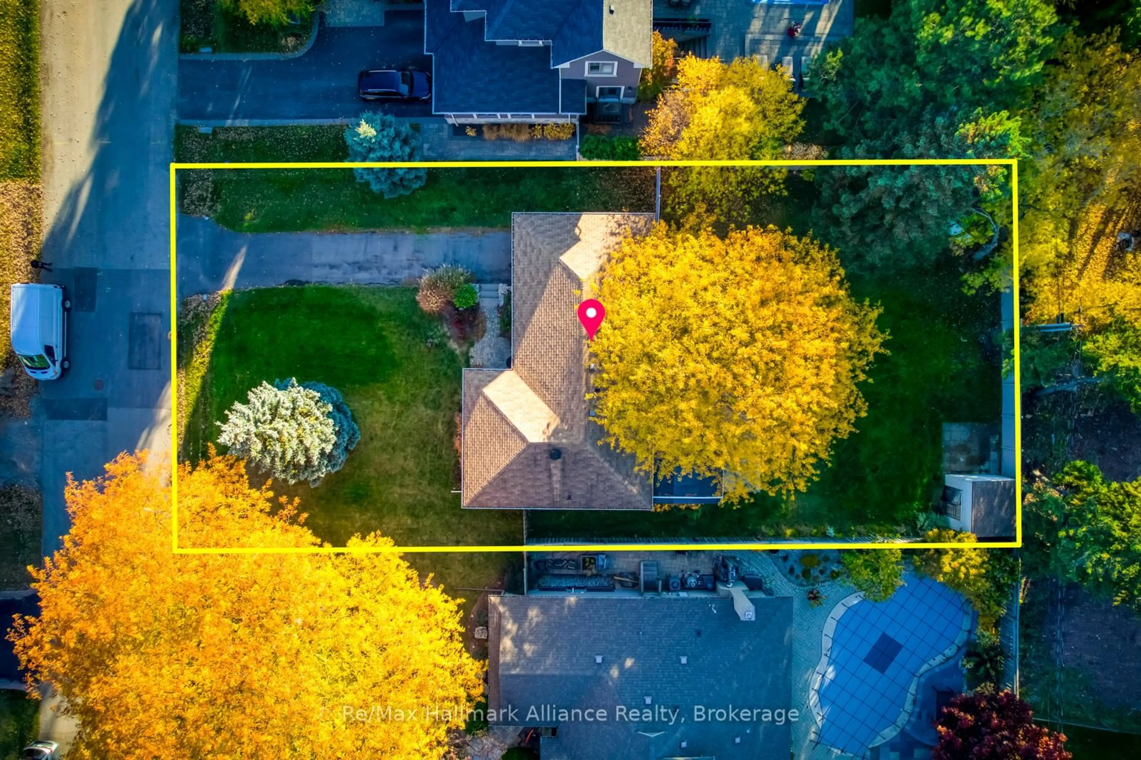 A pic from outside/outdoor area/front of a property/back of a property/a pic from drone, unknown for 281 Savoy Cres, Oakville Ontario L6L 1Y2