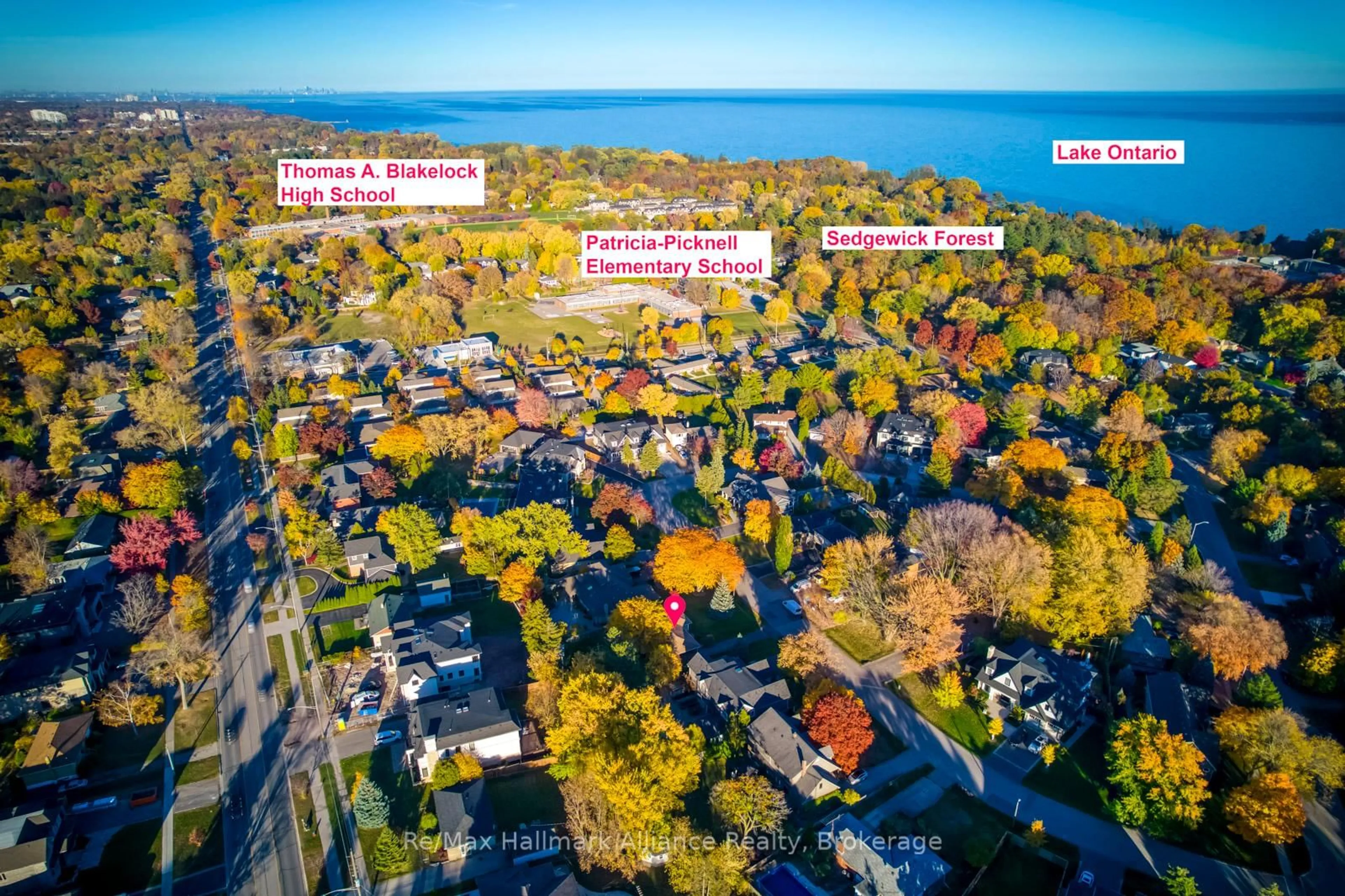 A pic from outside/outdoor area/front of a property/back of a property/a pic from drone, water/lake/river/ocean view for 281 Savoy Cres, Oakville Ontario L6L 1Y2