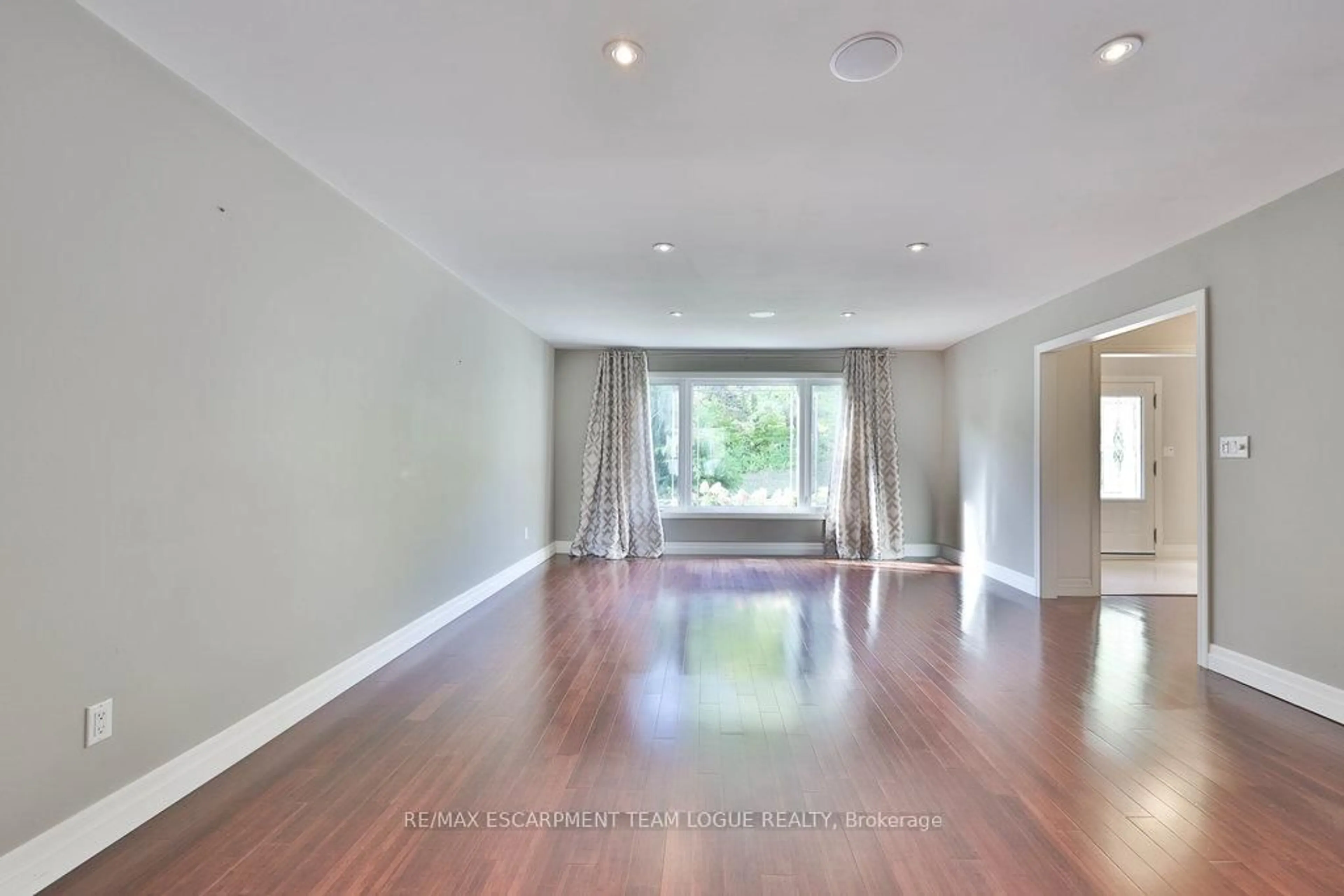 A pic of a room for 1179 Havendale Blvd, Burlington Ontario L7P 3R6