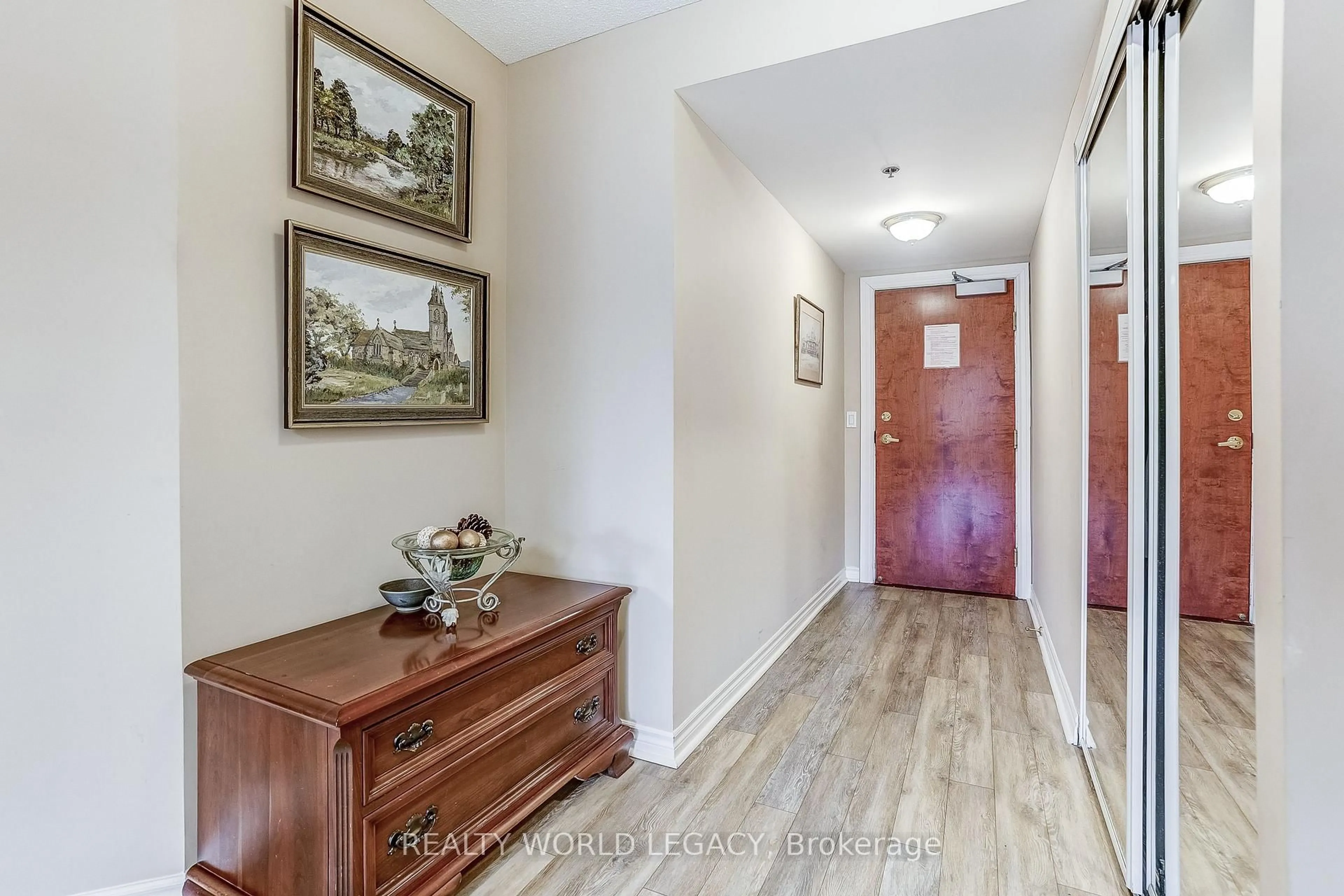Indoor entryway for 100 Burloak Dr #1201, Burlington Ontario L7L 6P6