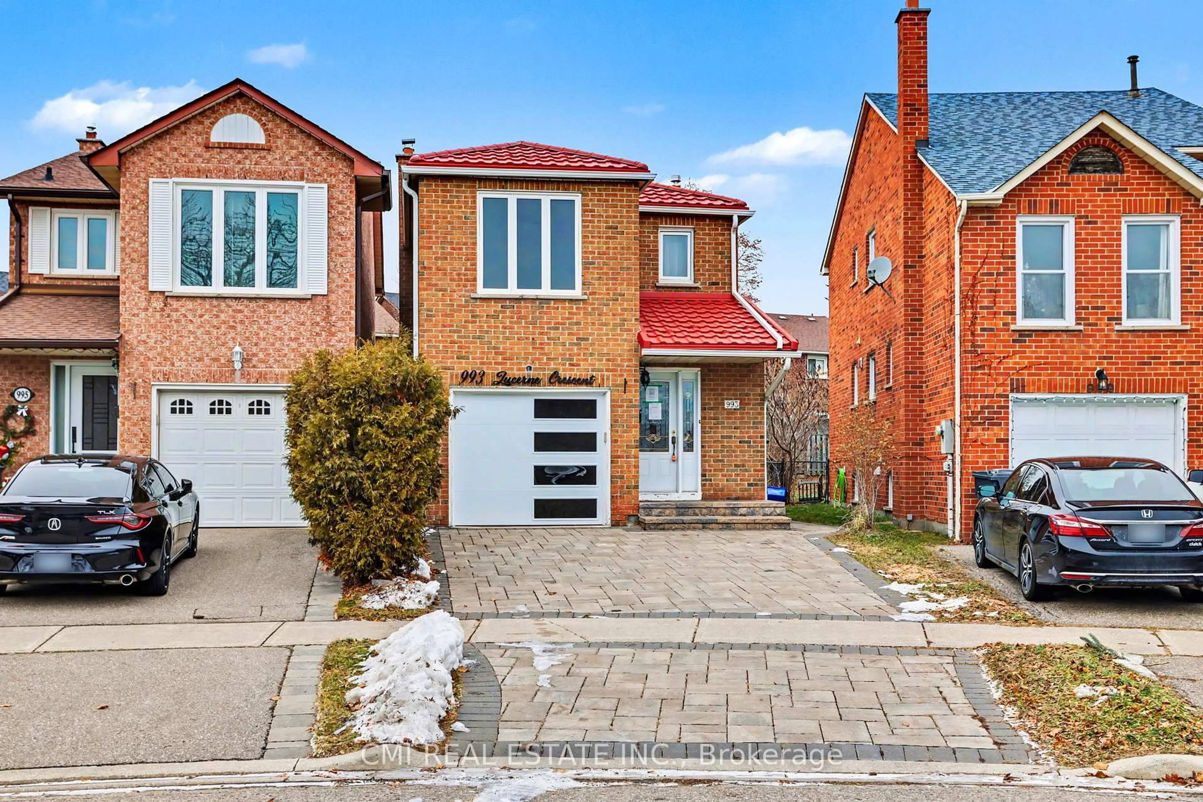 Home with brick exterior material, street for 993 Lucerne Cres, Mississauga Ontario L5C 3X6