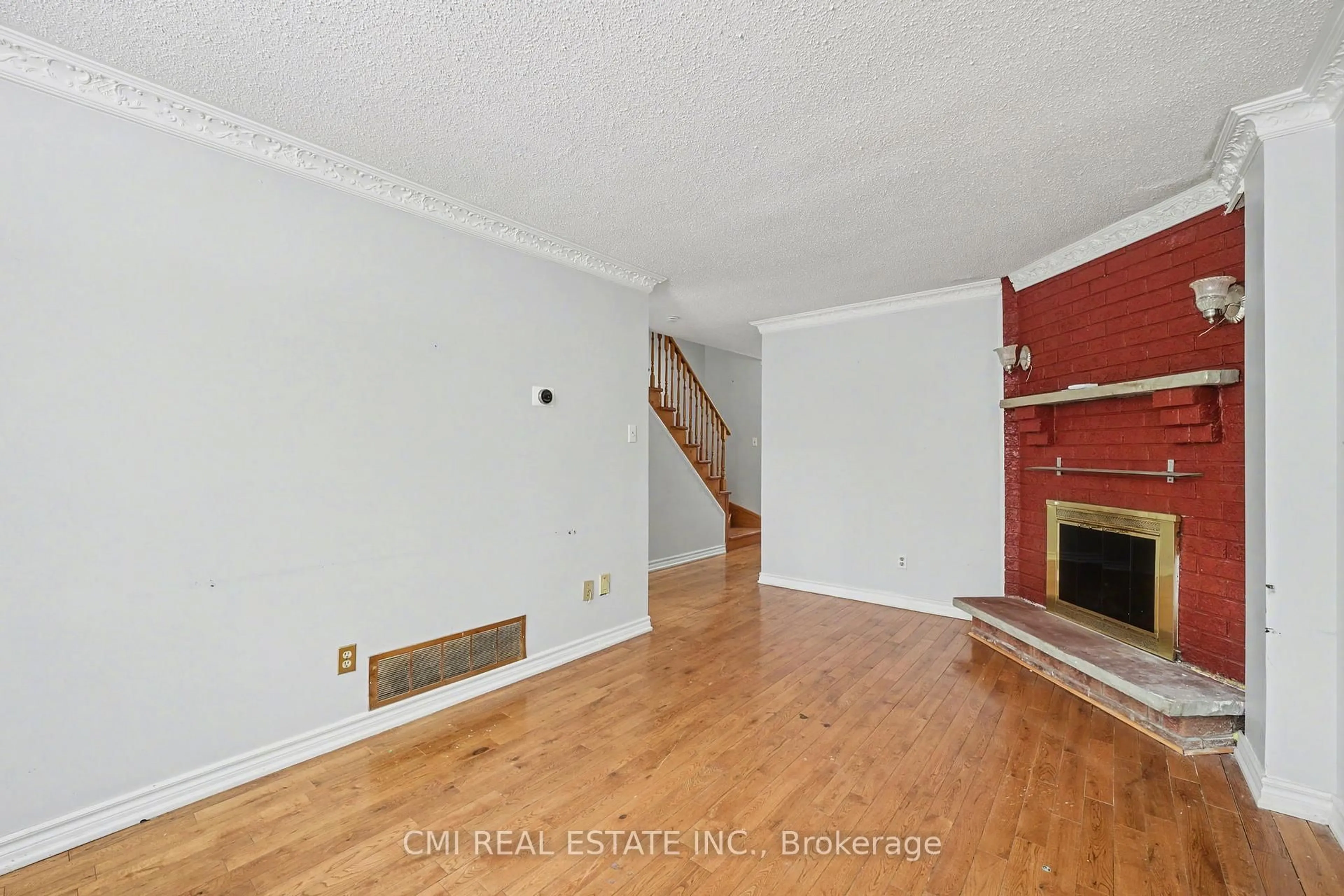 Unknown for 993 Lucerne Cres, Mississauga Ontario L5C 3X6