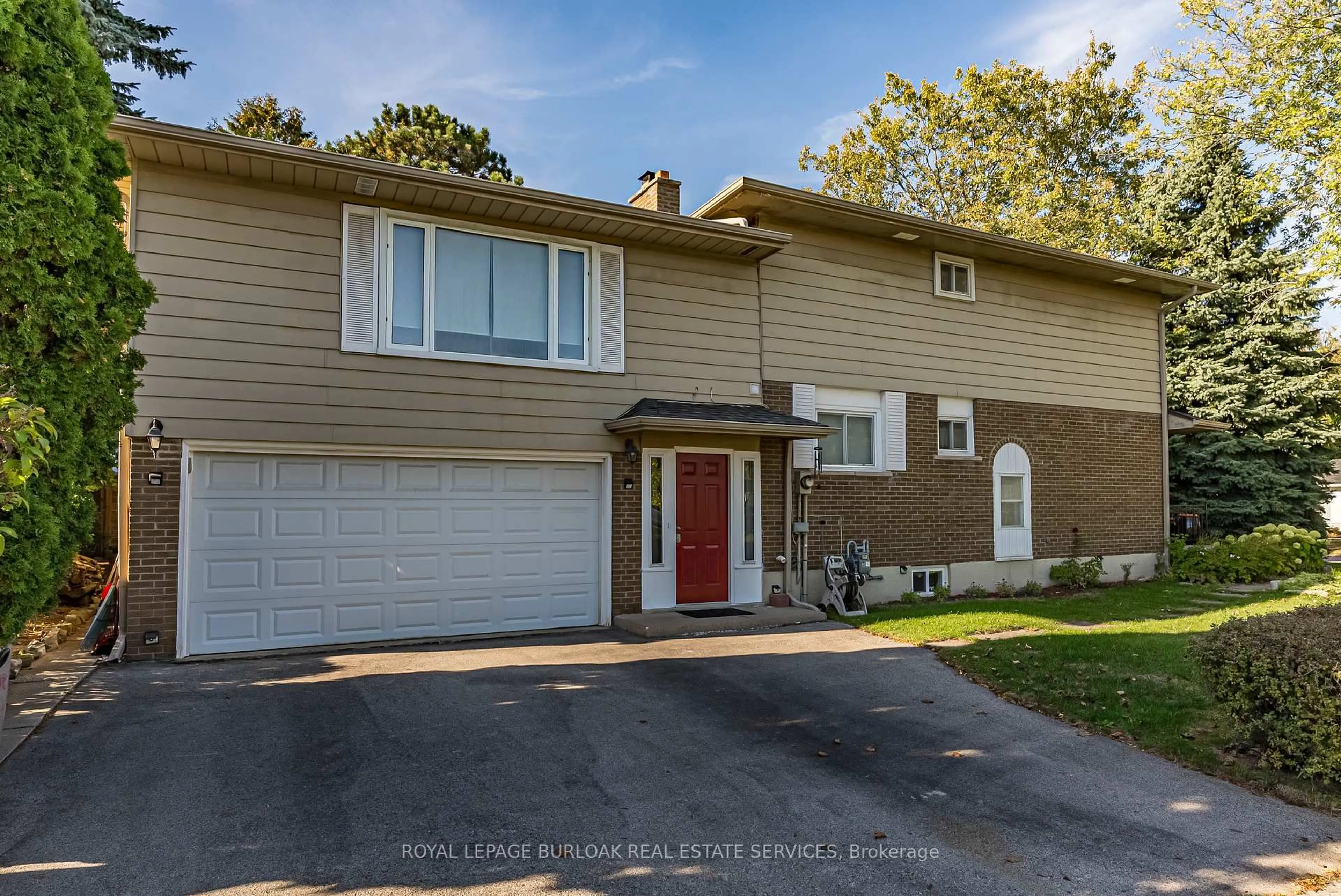 Home with vinyl exterior material, street for 214 Vance Dr, Oakville Ontario L6L 3L1