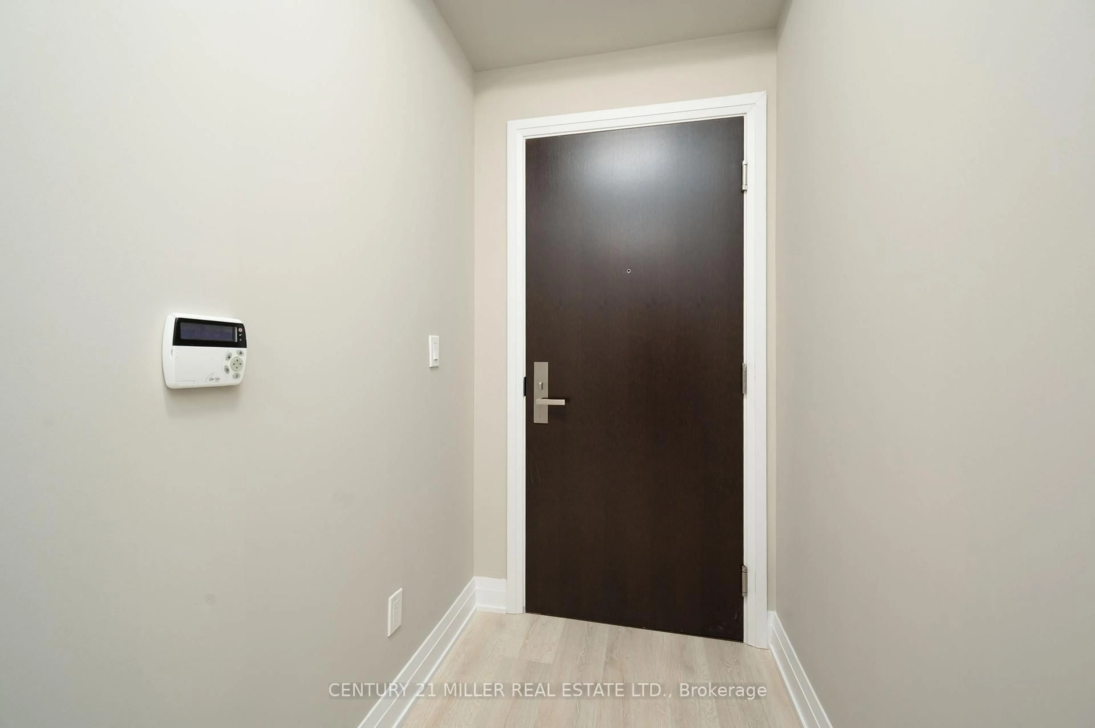 Indoor entryway for 55 Speers Rd #1103, Oakville Ontario L6K 0H9