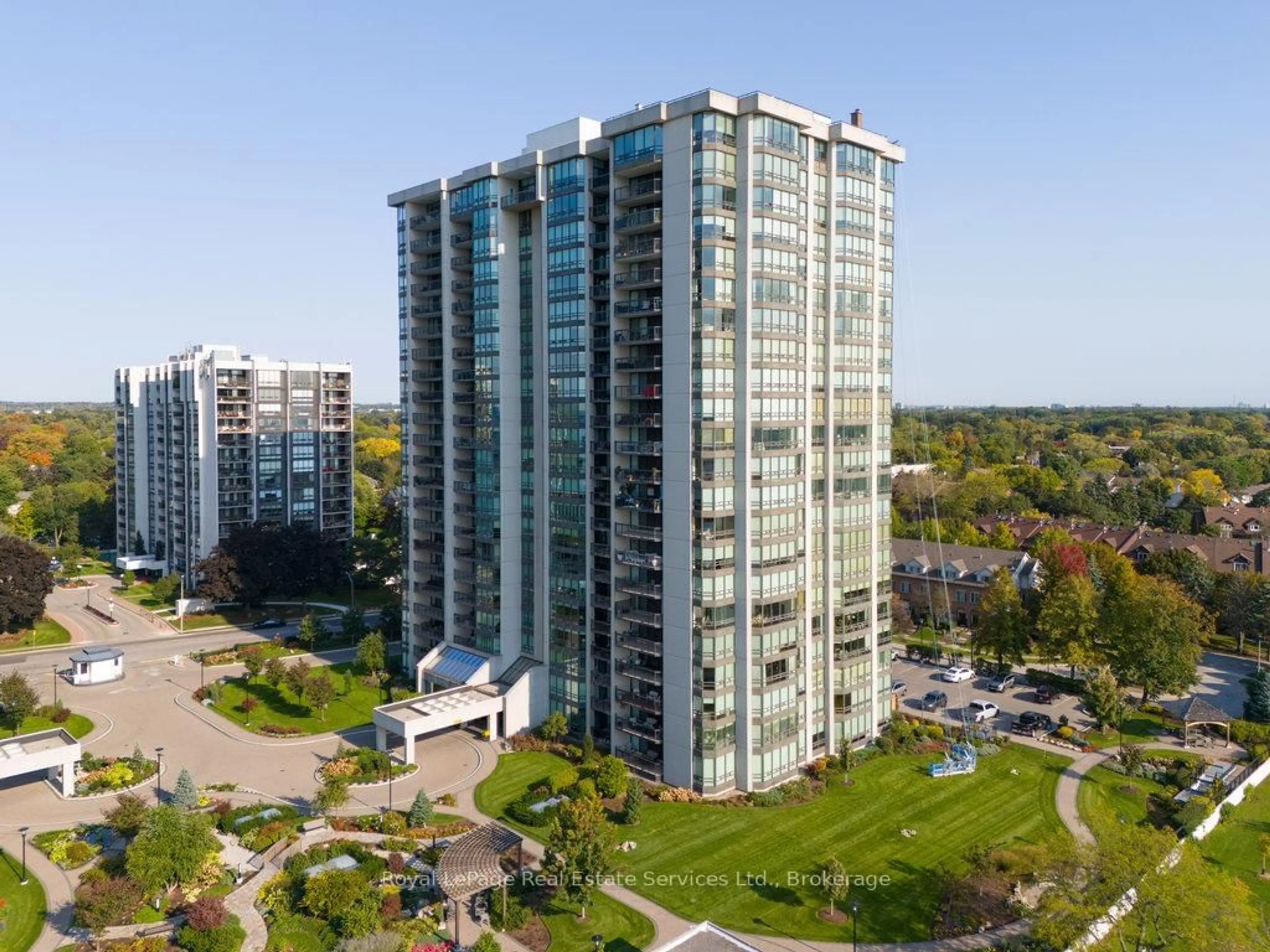 A pic from outside/outdoor area/front of a property/back of a property/a pic from drone, city buildings view from balcony for 2170 Marine Dr #607, Oakville Ontario L6L 5V1
