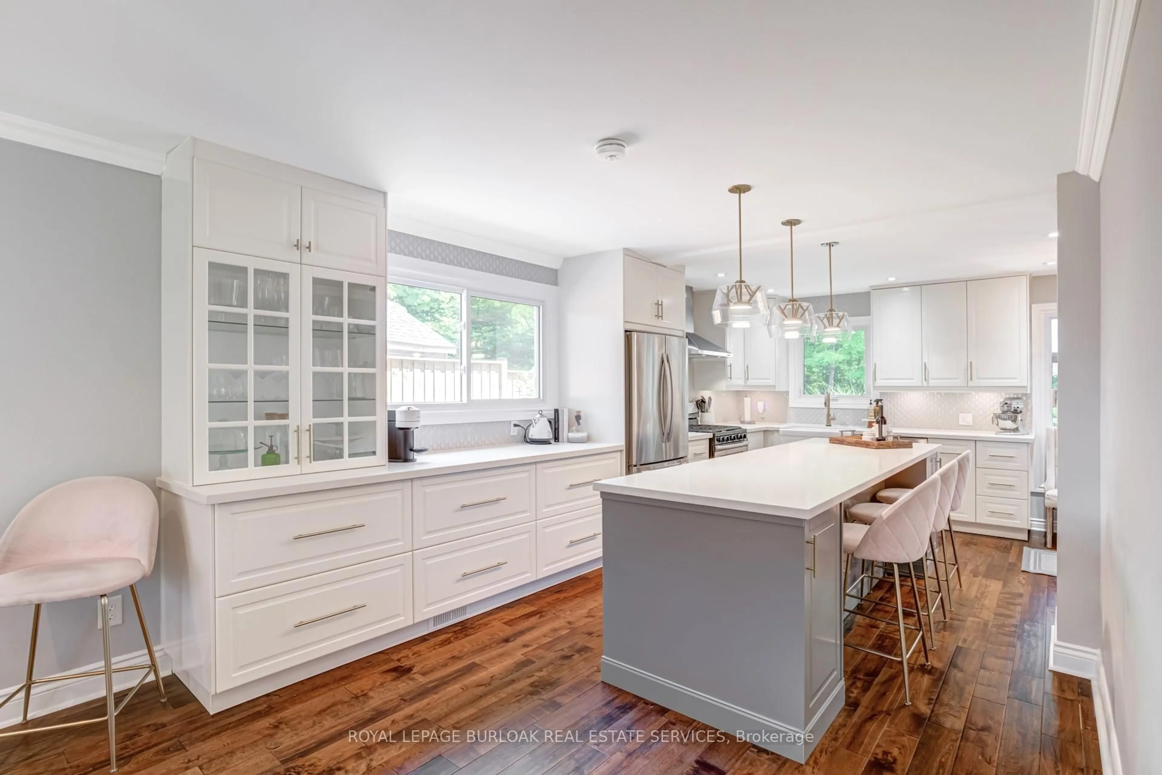 Contemporary kitchen, unknown for 1807 Heather Hills Dr, Burlington Ontario L7P 2Z1