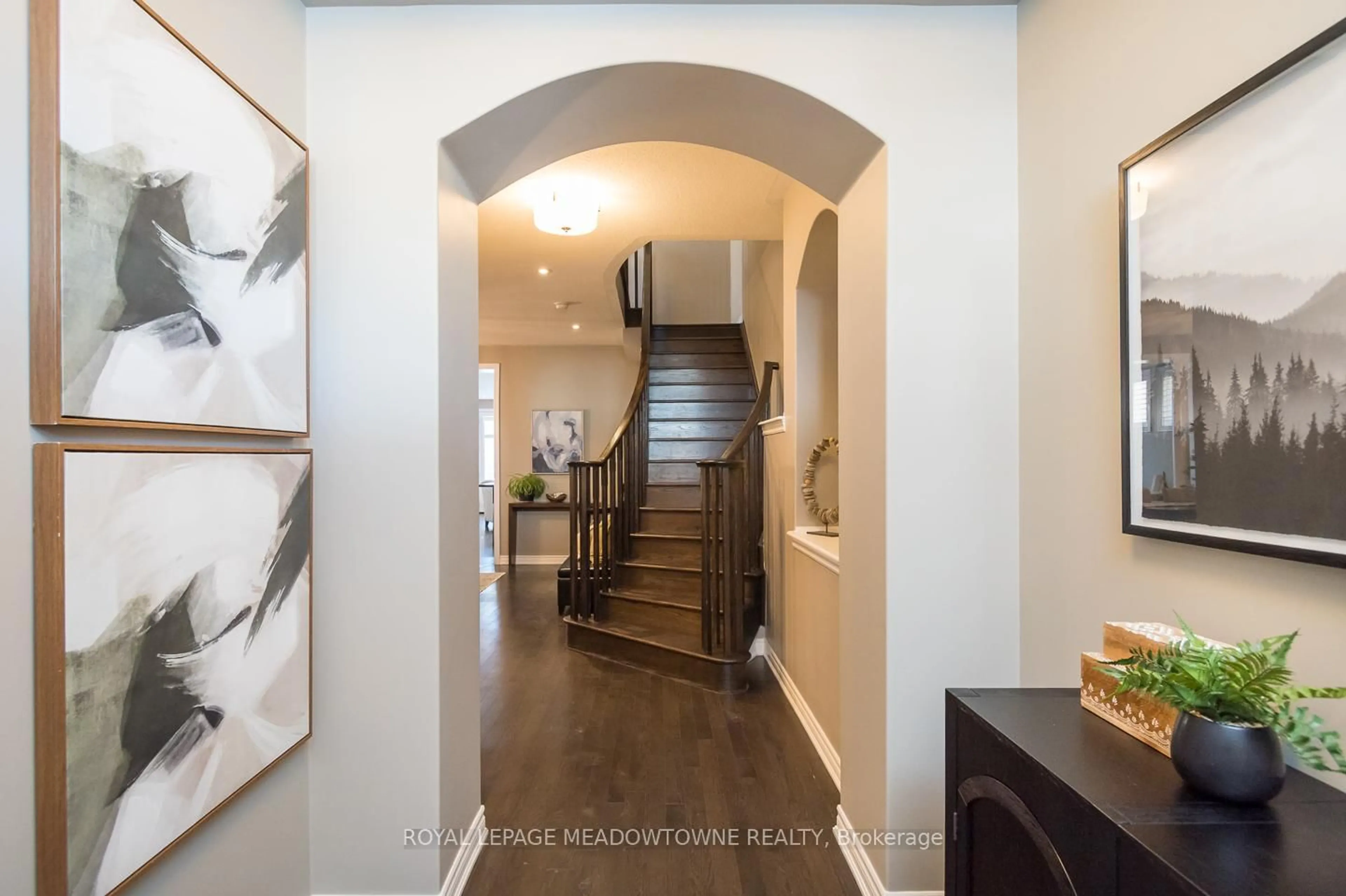 Indoor entryway for 485 Pringle Ave #20, Milton Ontario L9T 8A9