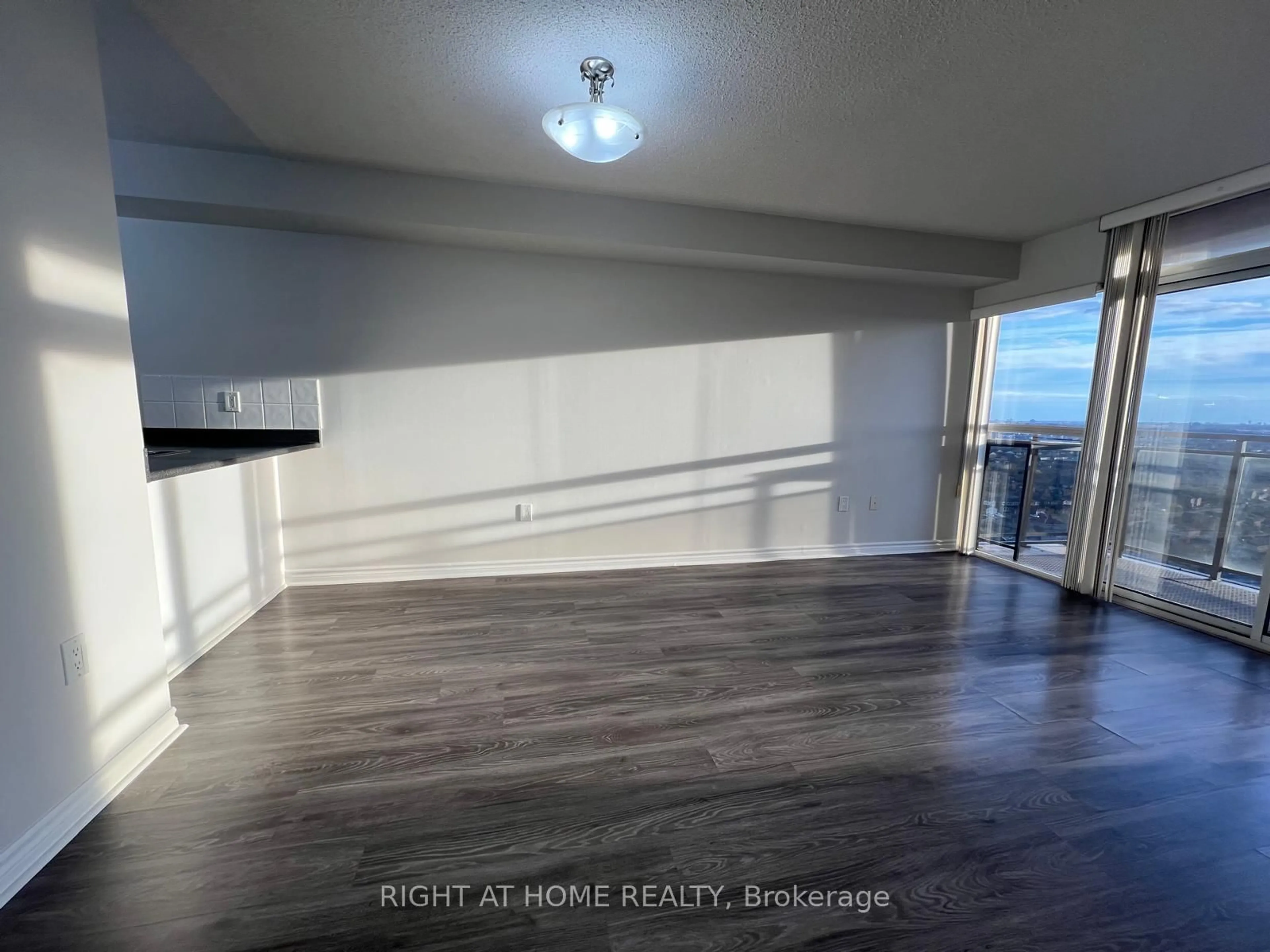 A pic of a room for 55 Strathaven Dr #1808, Mississauga Ontario L5R 4G9