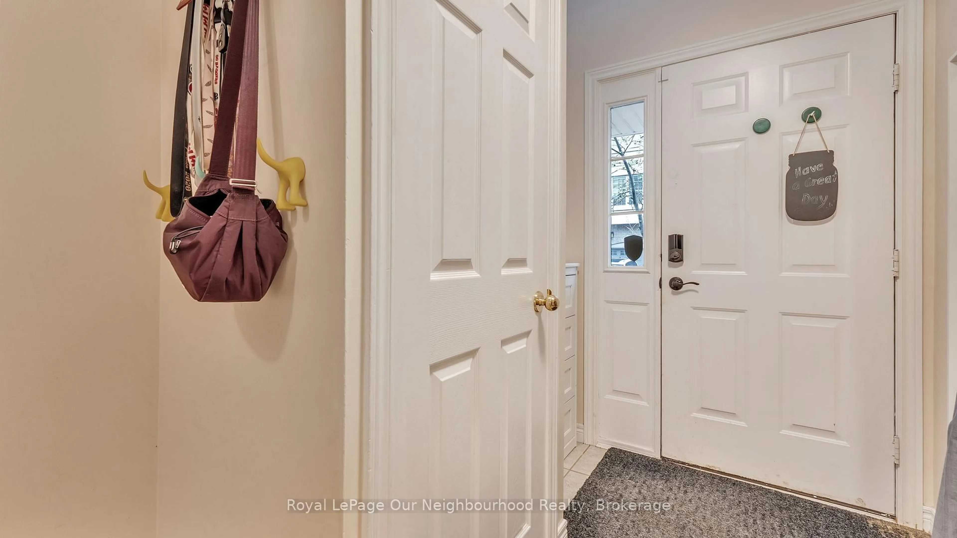 Indoor entryway for 1248 Guelph Line #7, Burlington Ontario L7P 2S9