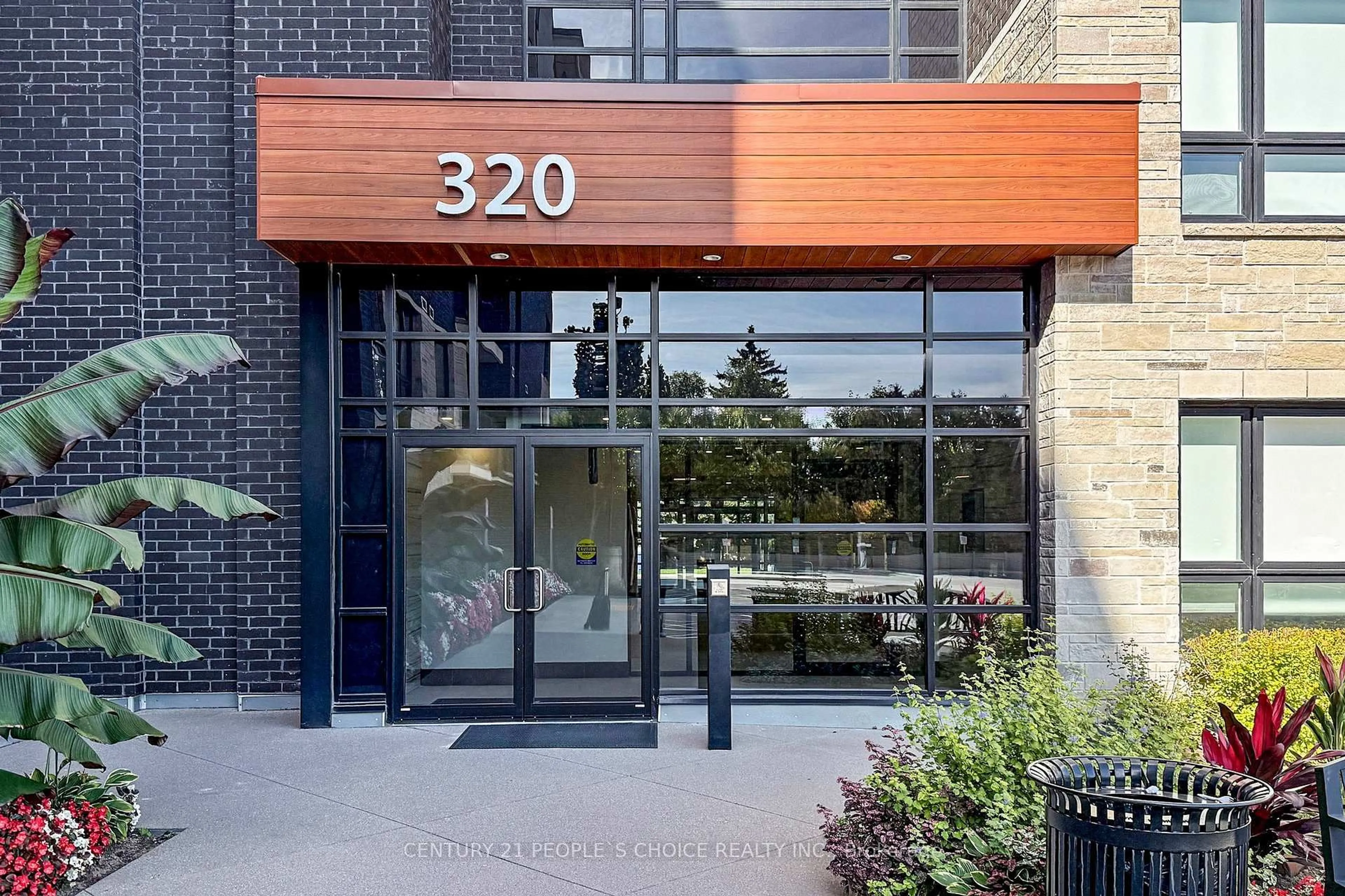 Indoor foyer for 320 Plains Rd #314, Burlington Ontario L7T 0C1