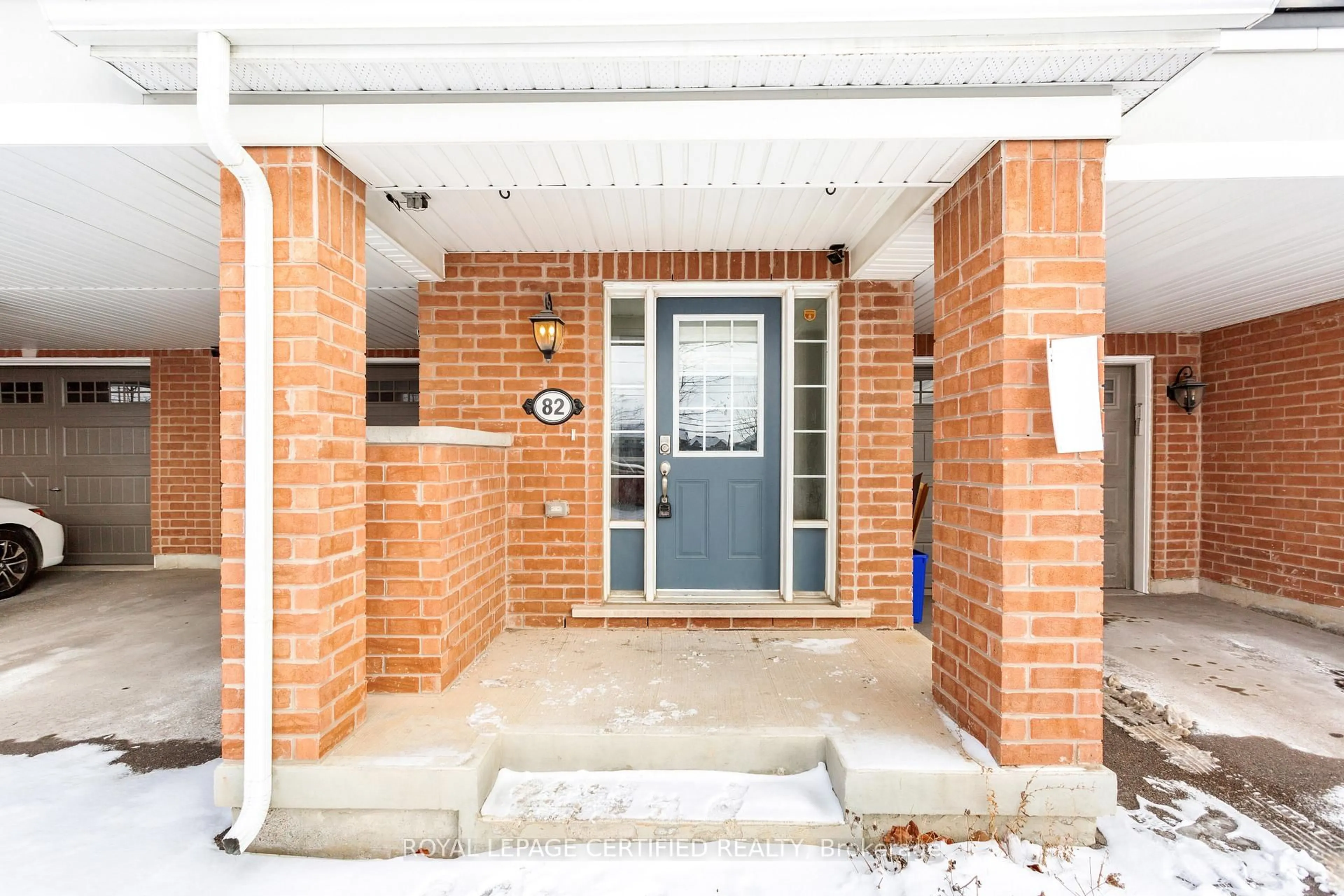 Home with brick exterior material, street for 1222 Rose Way #82, Milton Ontario L9E 1P1