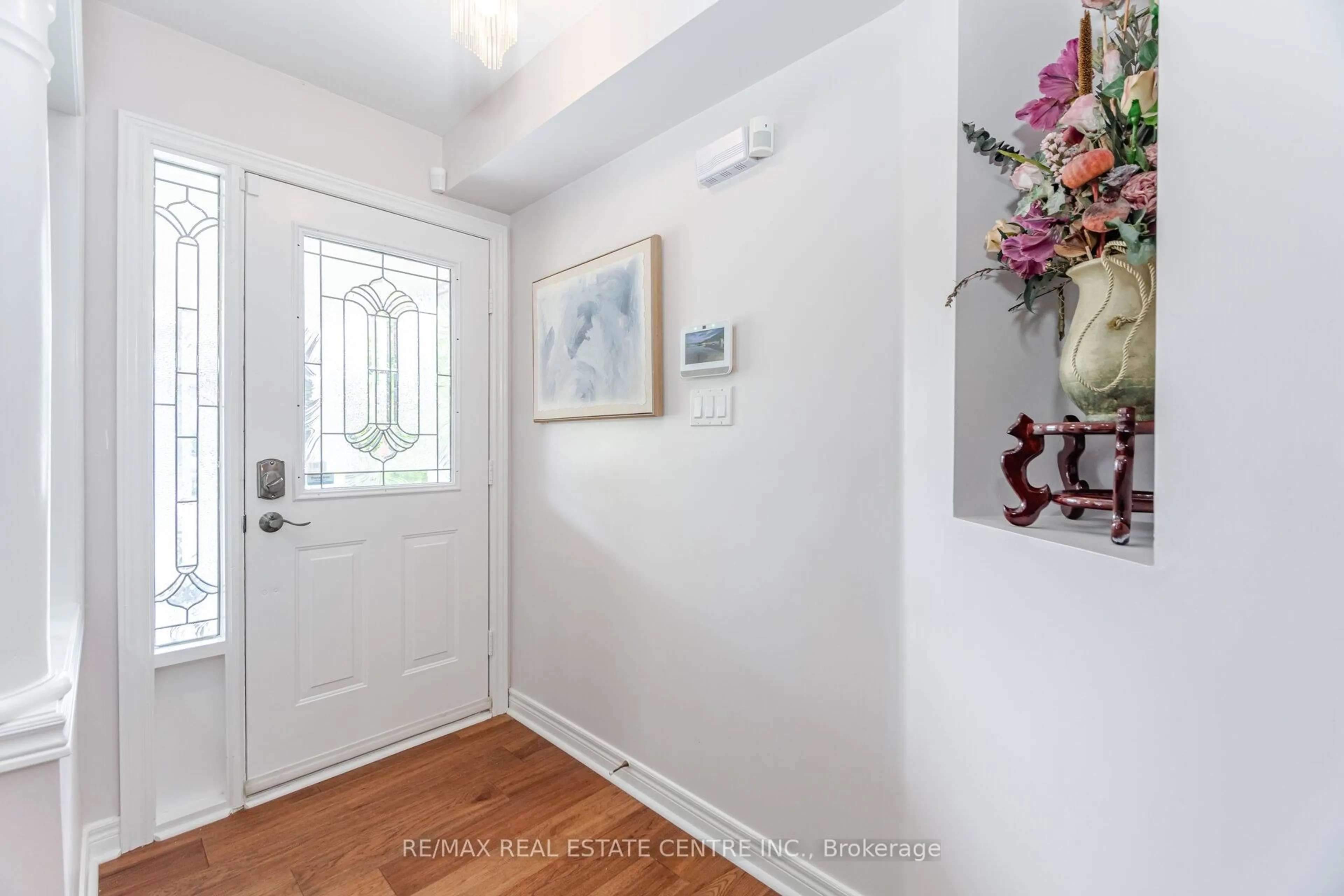 Indoor entryway for 53 Wild Indigo Cres, Brampton Ontario L6R 2K3