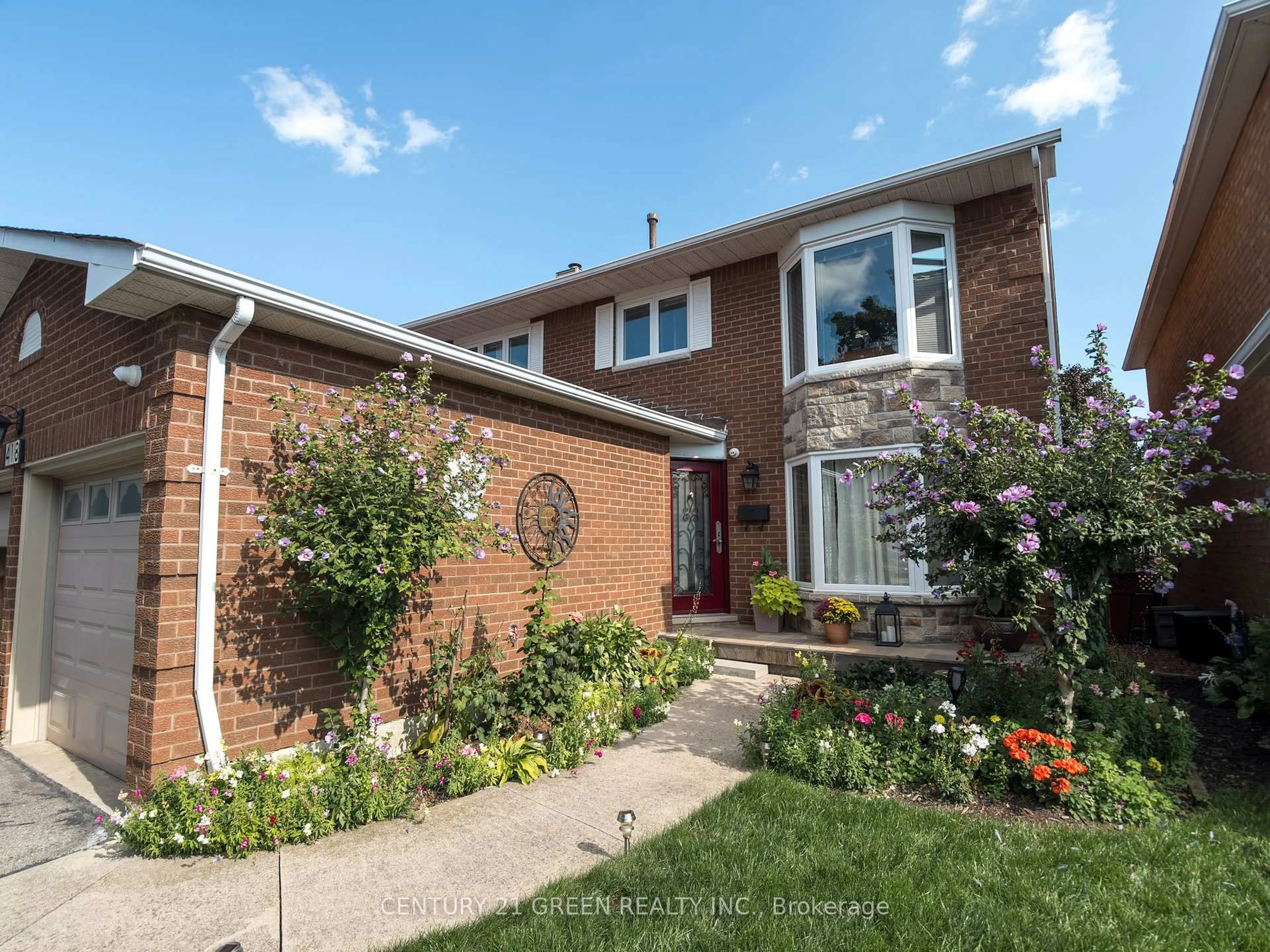Home with brick exterior material, street for 418 Chieftan Circ, Mississauga Ontario L4Z 3A7