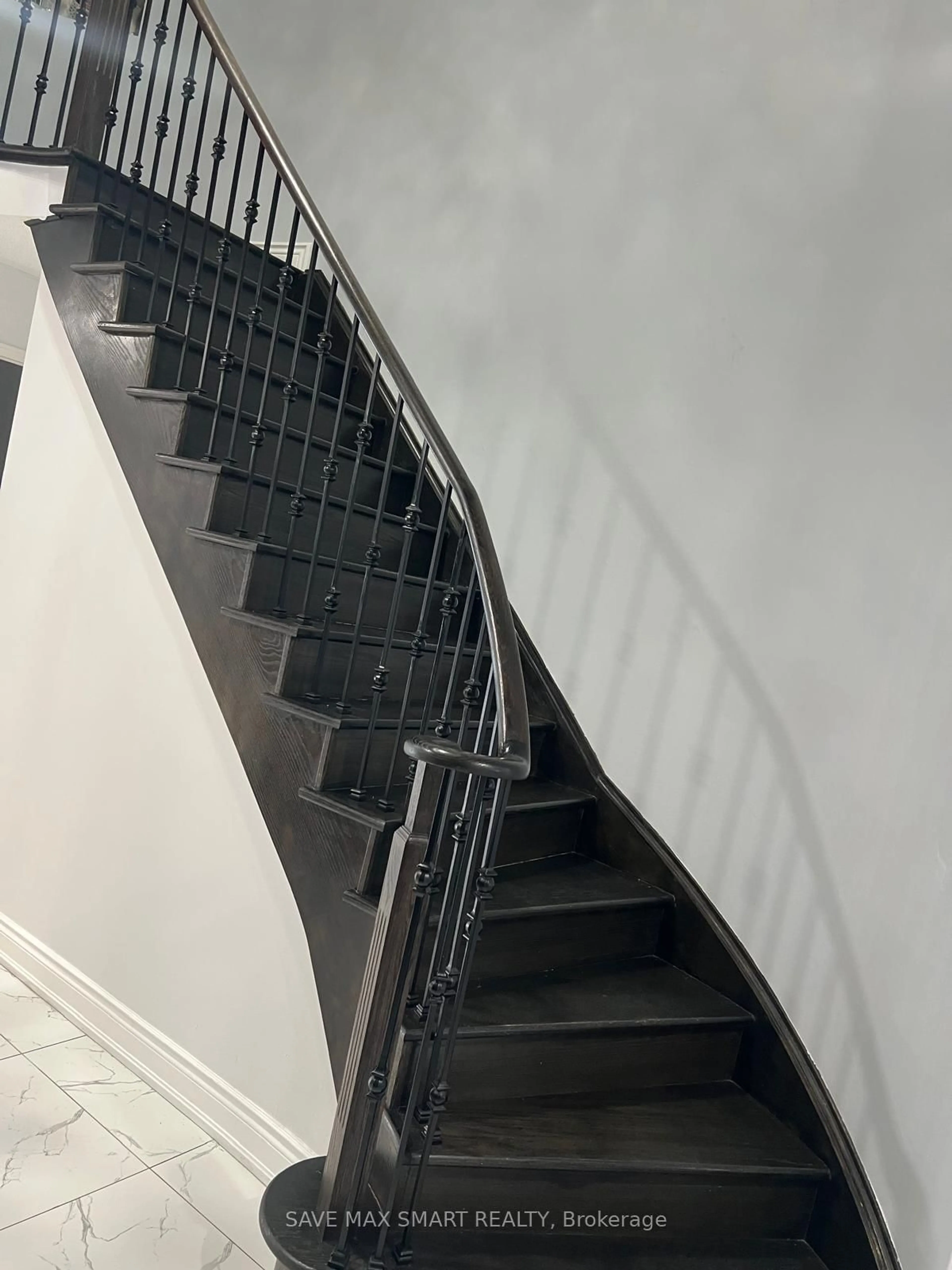 Stairs for 14 Willow Park Dr, Brampton Ontario L6R 2M9