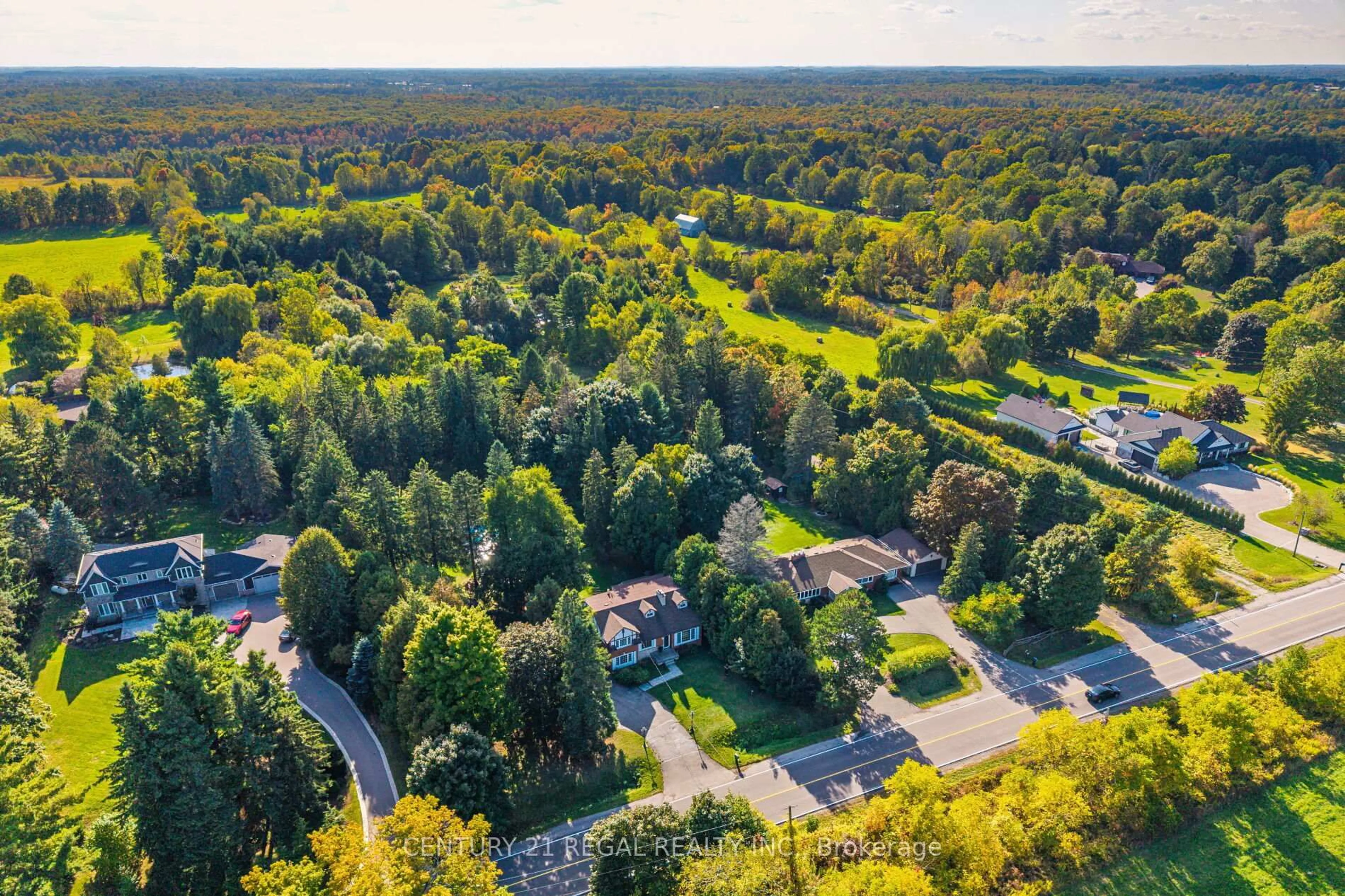 A pic from outside/outdoor area/front of a property/back of a property/a pic from drone, forest/trees view for 4434 Cedar Springs Rd, Burlington Ontario L7P 0P8