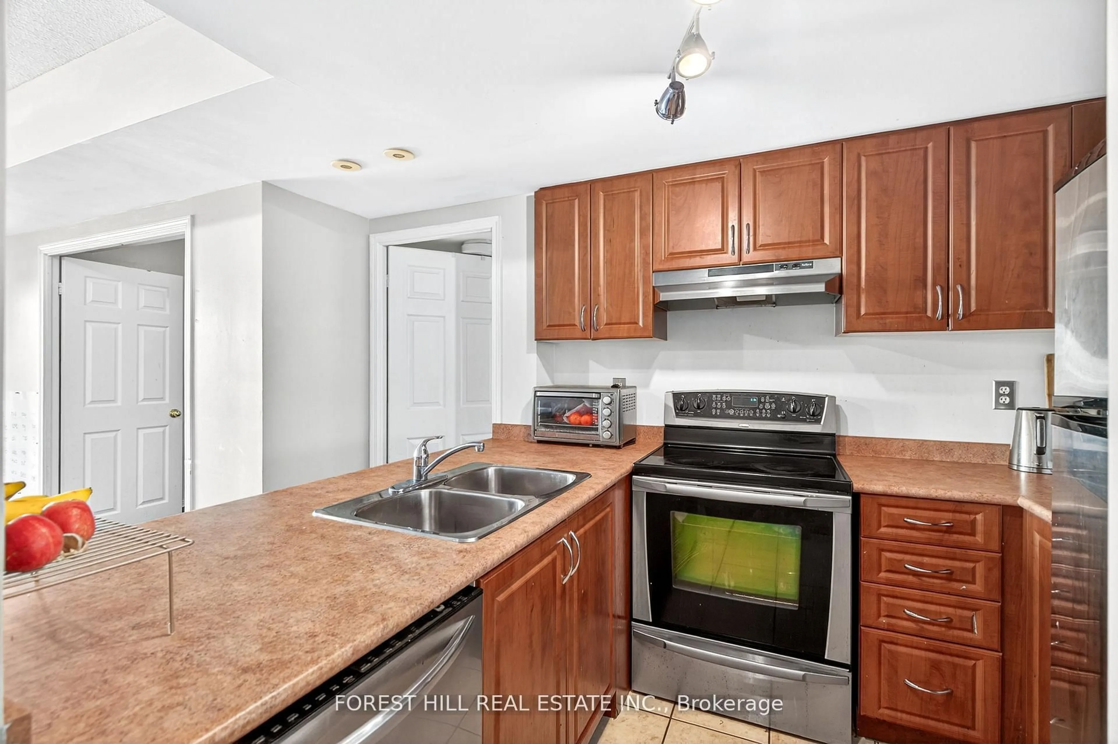 Standard kitchen, unknown for 3035 Finch Ave Ave #2022, Toronto Ontario M9M 0A3