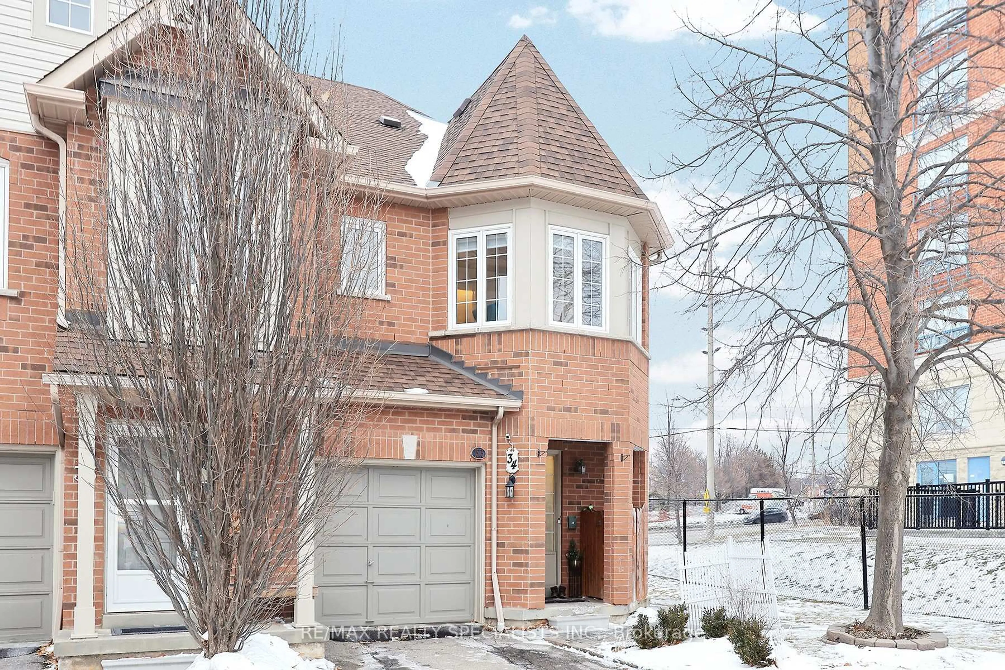 Home with brick exterior material, street for 1575 South Parade Crt #34, Mississauga Ontario L5M 6E9