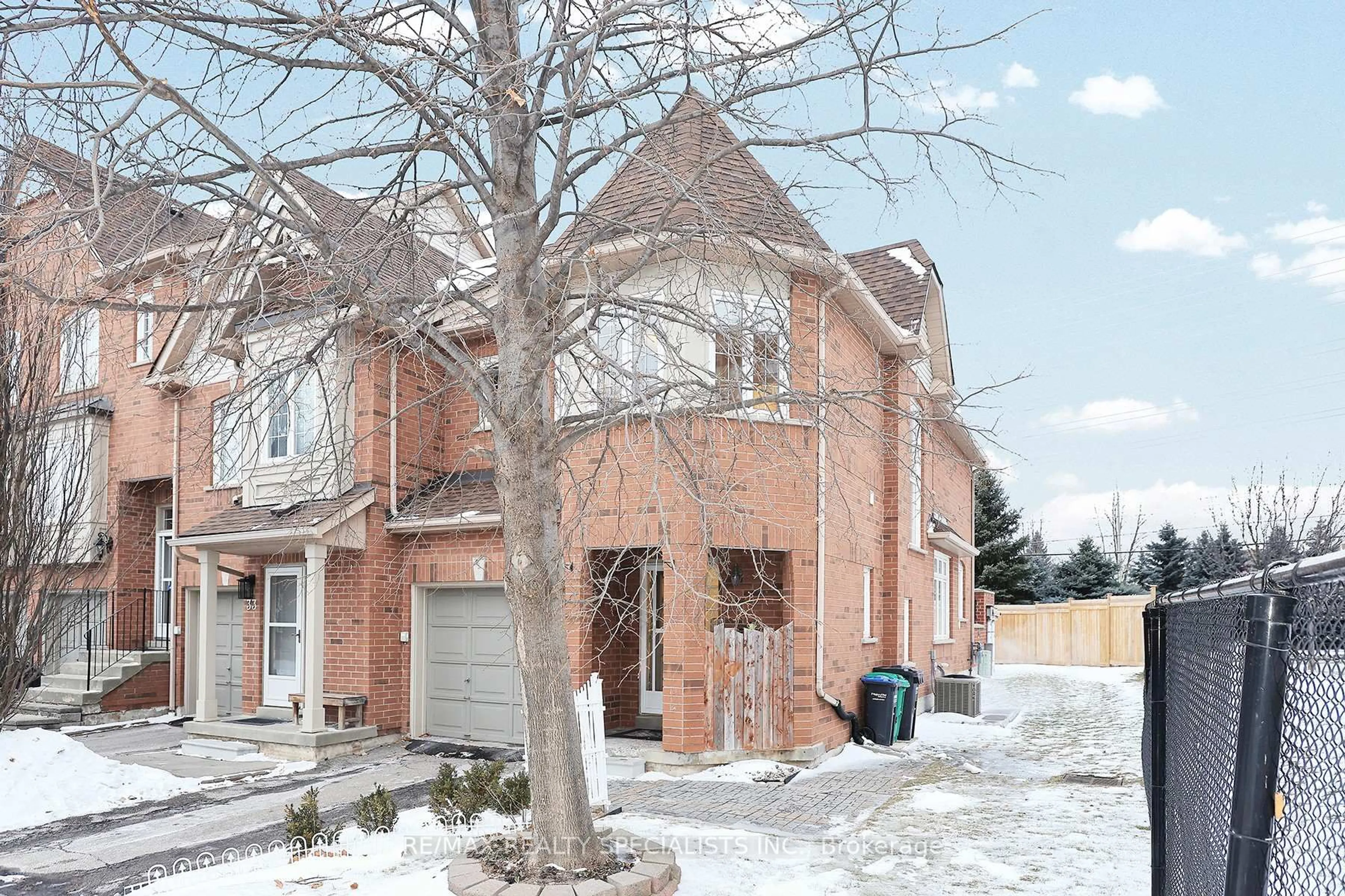 Home with brick exterior material, street for 1575 South Parade Crt #34, Mississauga Ontario L5M 6E9