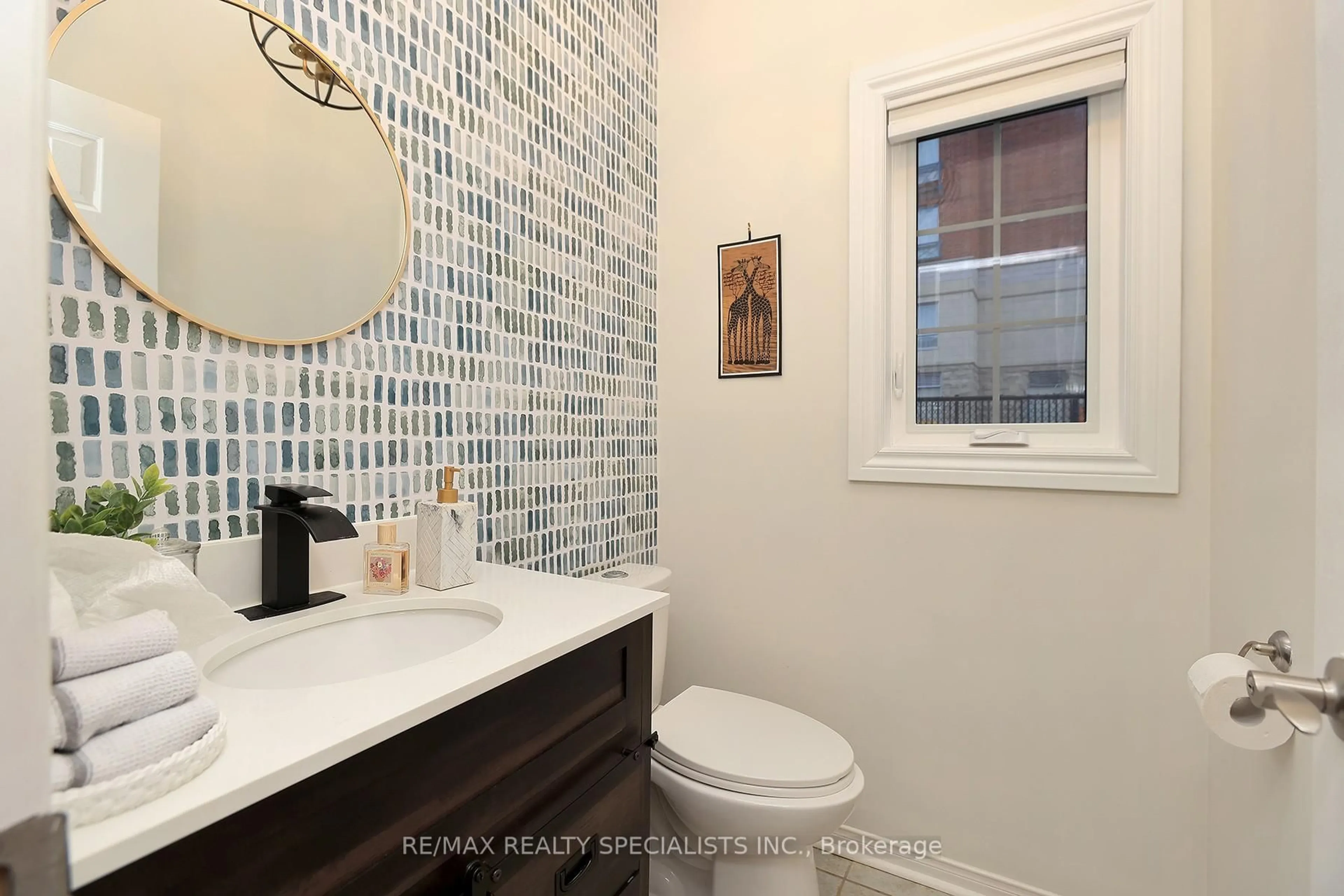 Contemporary bathroom, ceramic/tile floor for 1575 South Parade Crt #34, Mississauga Ontario L5M 6E9