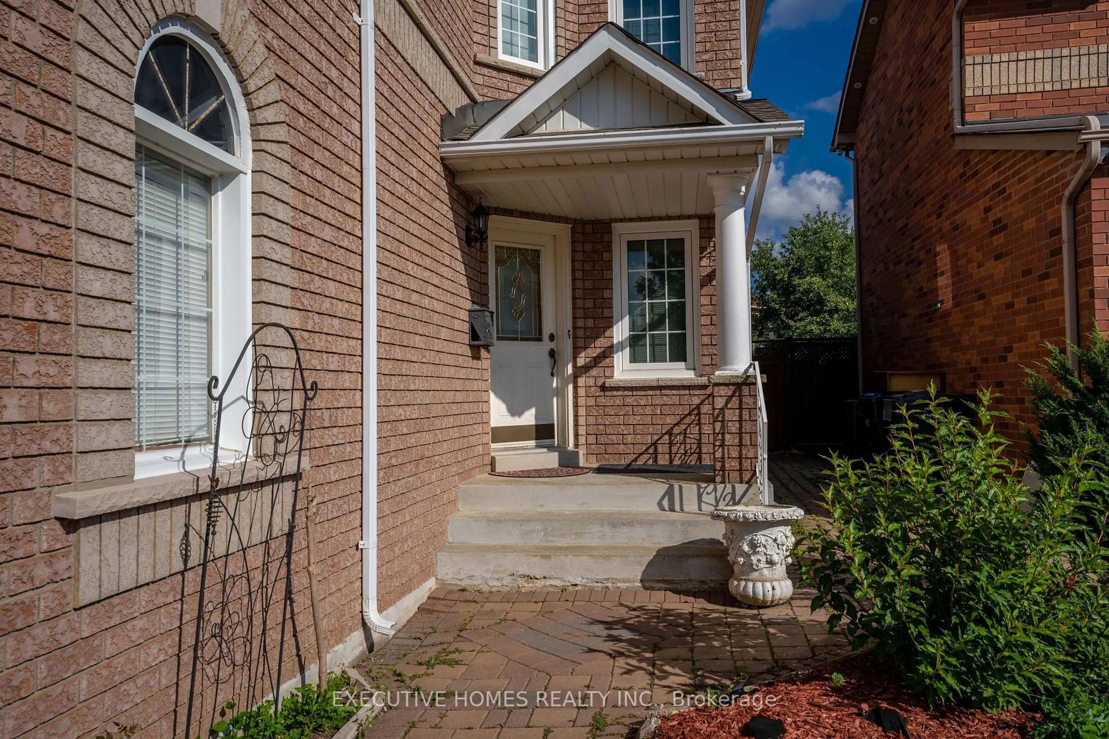 Home with brick exterior material, street for 10 Safari Crt, Brampton Ontario L7A 1G8