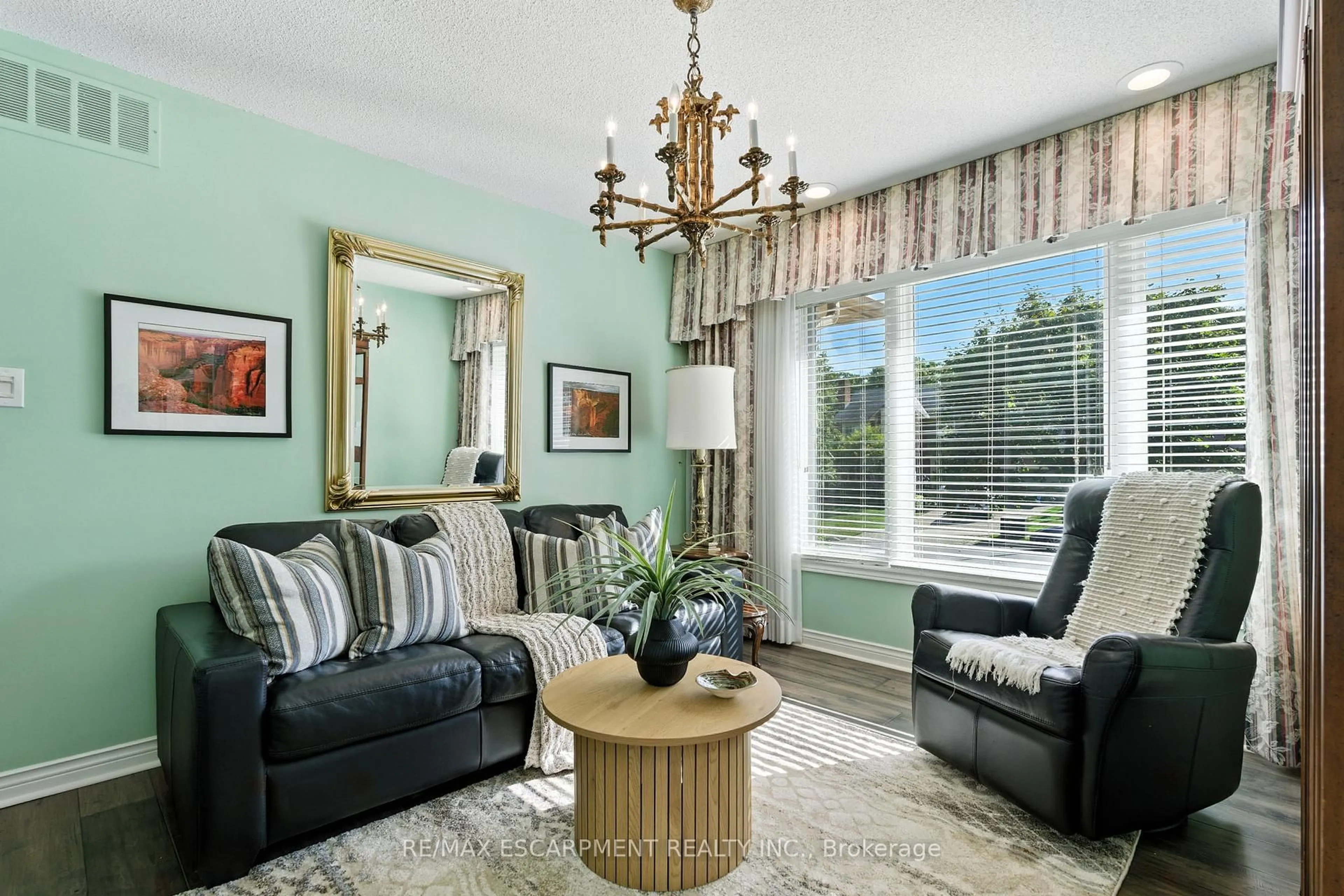 Living room with furniture, unknown for 1104 Crofton Way, Burlington Ontario L7P 4W8