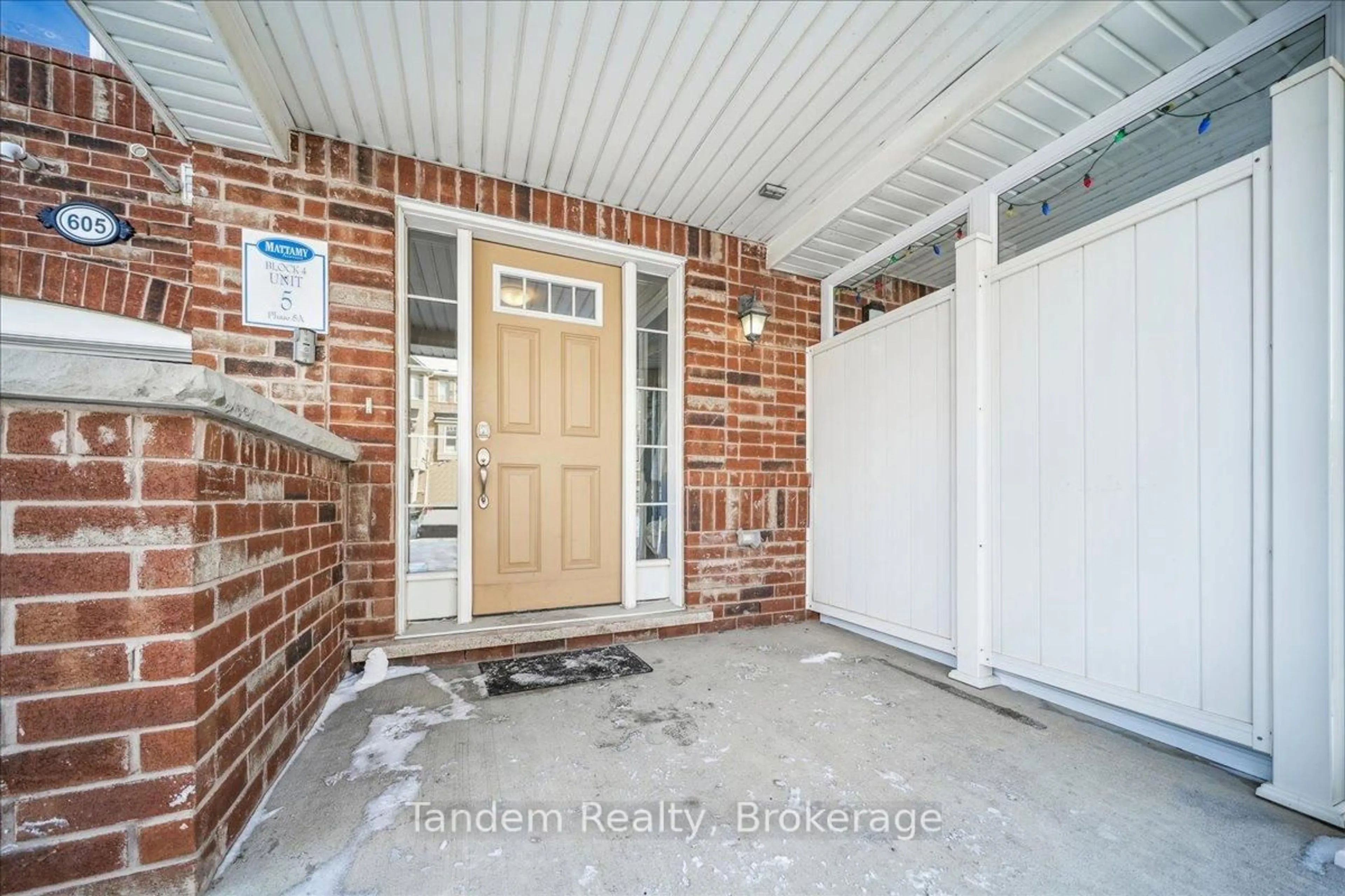 Indoor entryway for 605 Attenborough Terr, Milton Ontario L9T 8R2