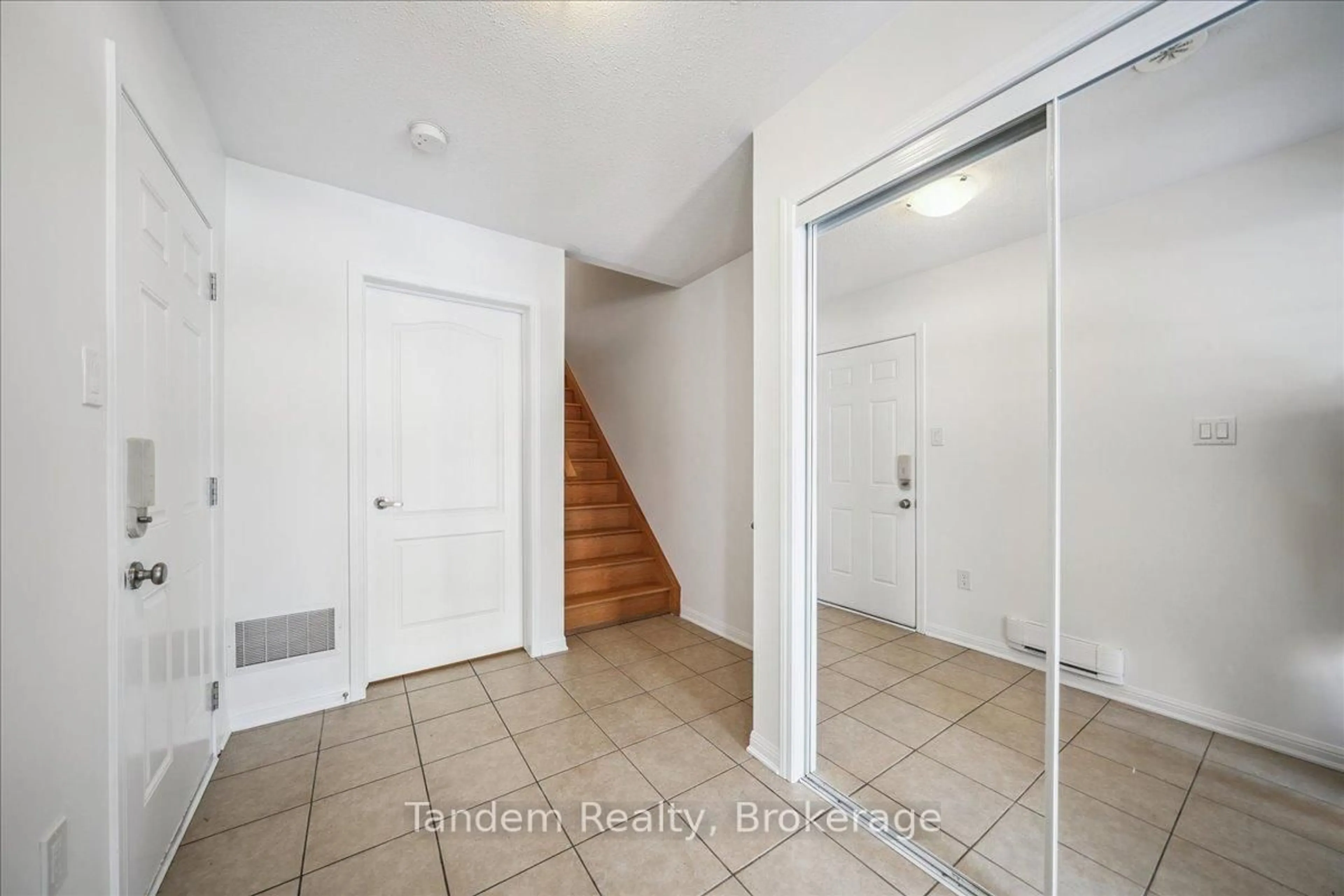 Indoor entryway for 605 Attenborough Terr, Milton Ontario L9T 8R2