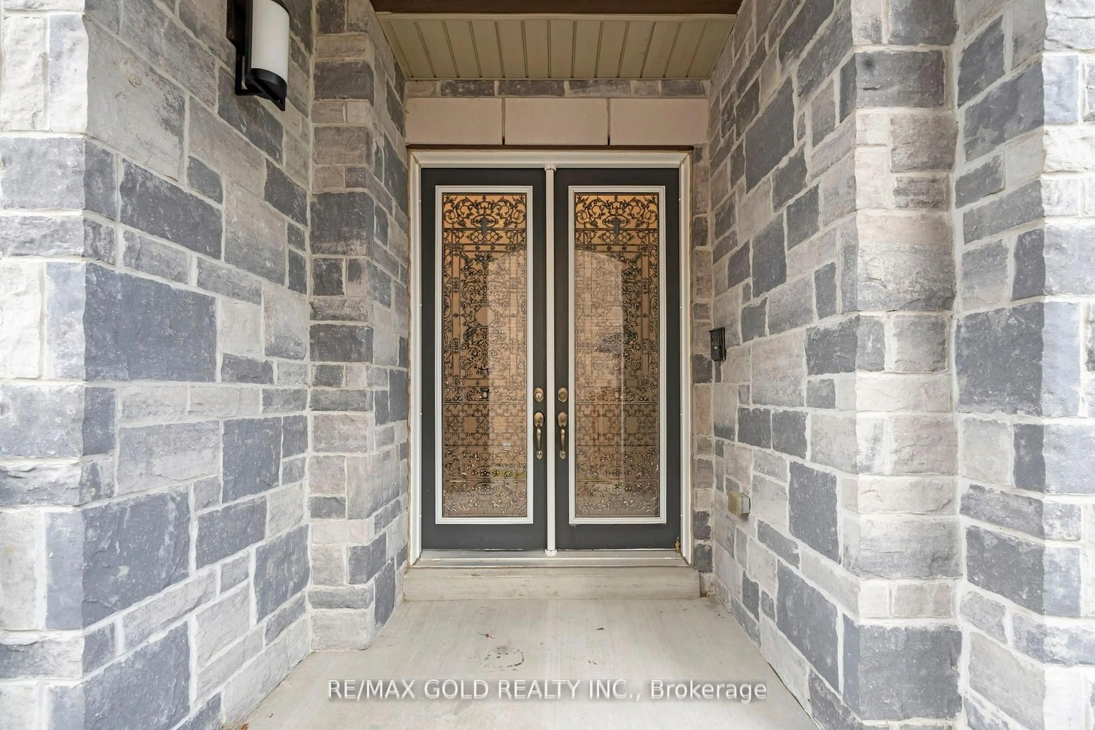 Indoor entryway for 34 Rhapsody Cres, Brampton Ontario L6P 4E8