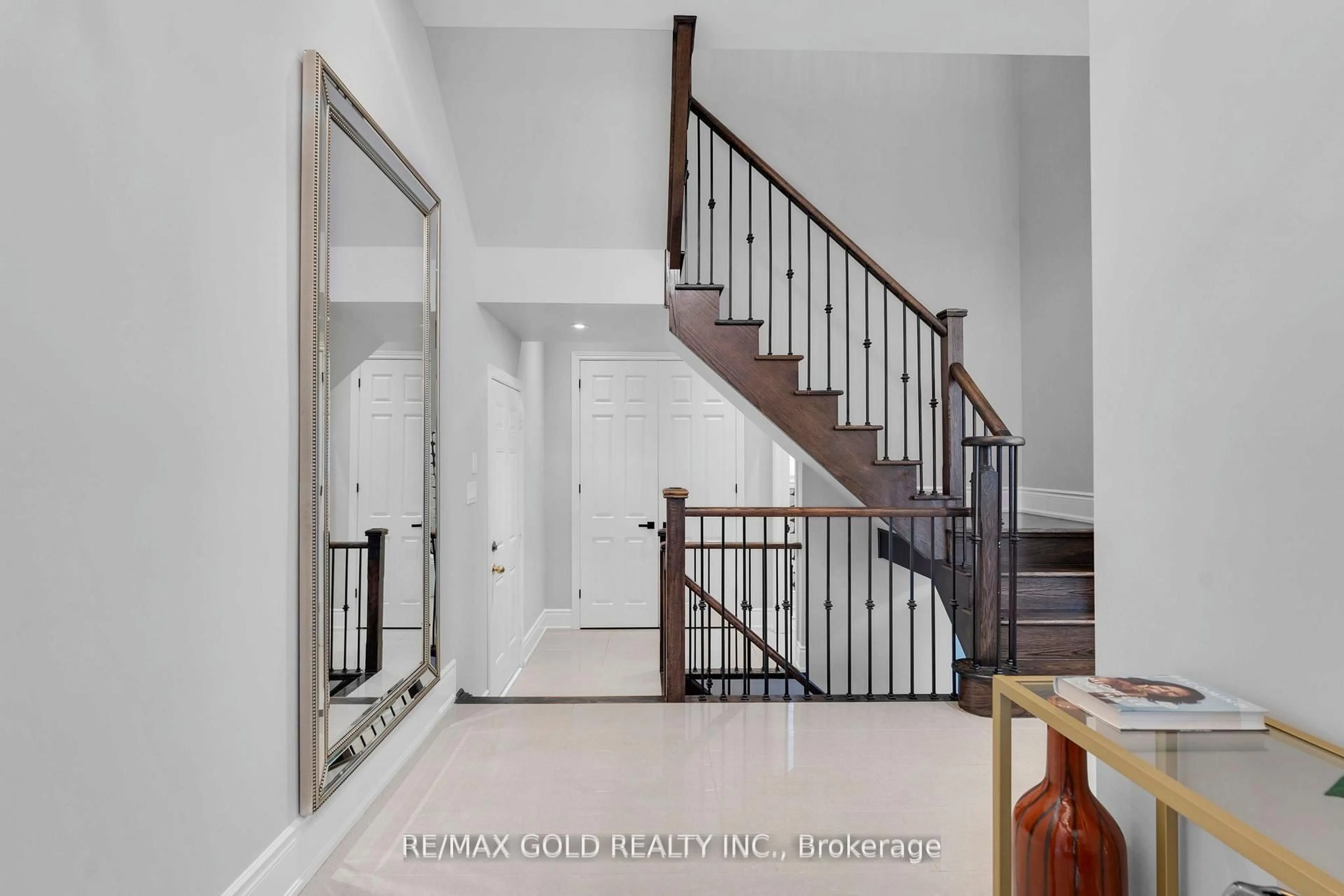 Indoor entryway for 34 Rhapsody Cres, Brampton Ontario L6P 4E8