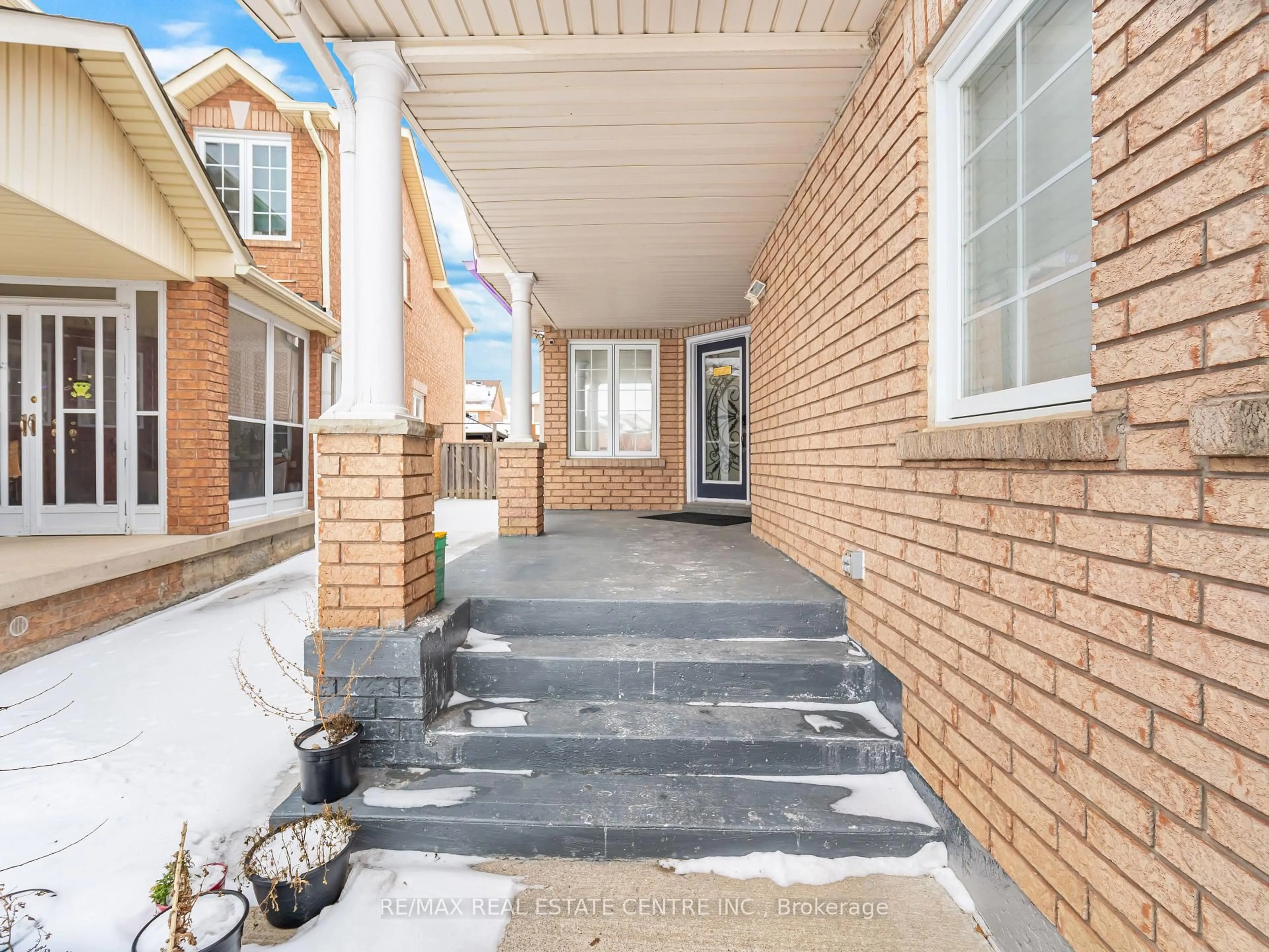 Unknown for 6 Mannel Cres, Brampton Ontario L6Y 5E1