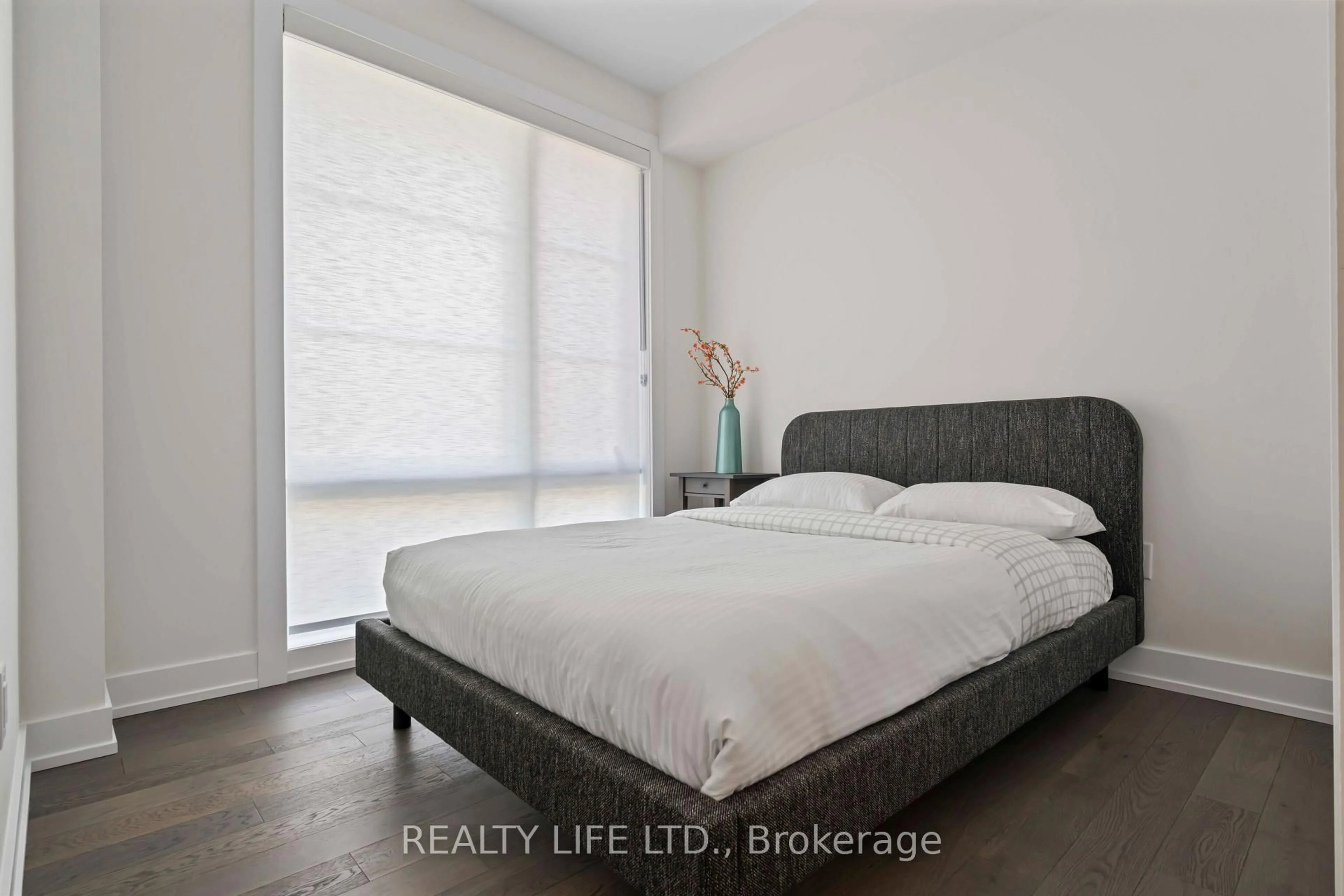 Bedroom with bed, unknown for 2273 Turnberry Rd #6, Burlington Ontario L7M 2B2