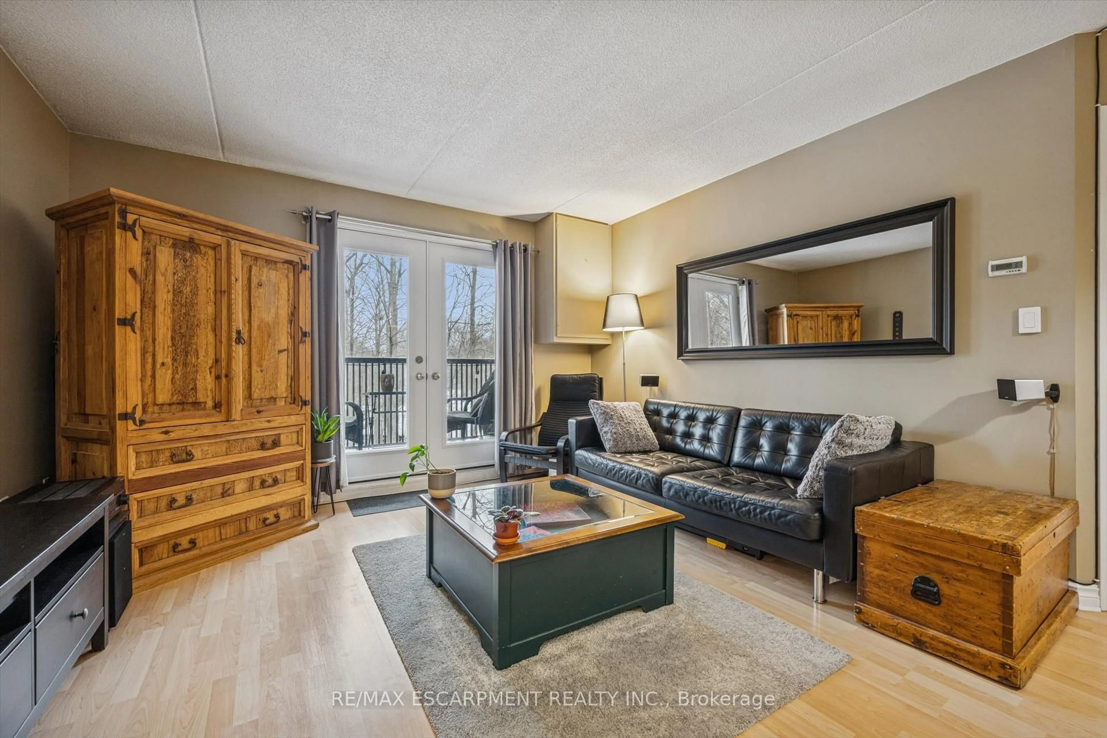 Living room with furniture, wood/laminate floor for 2040 CLEAVER Ave #219, Burlington Ontario L7M 4C4