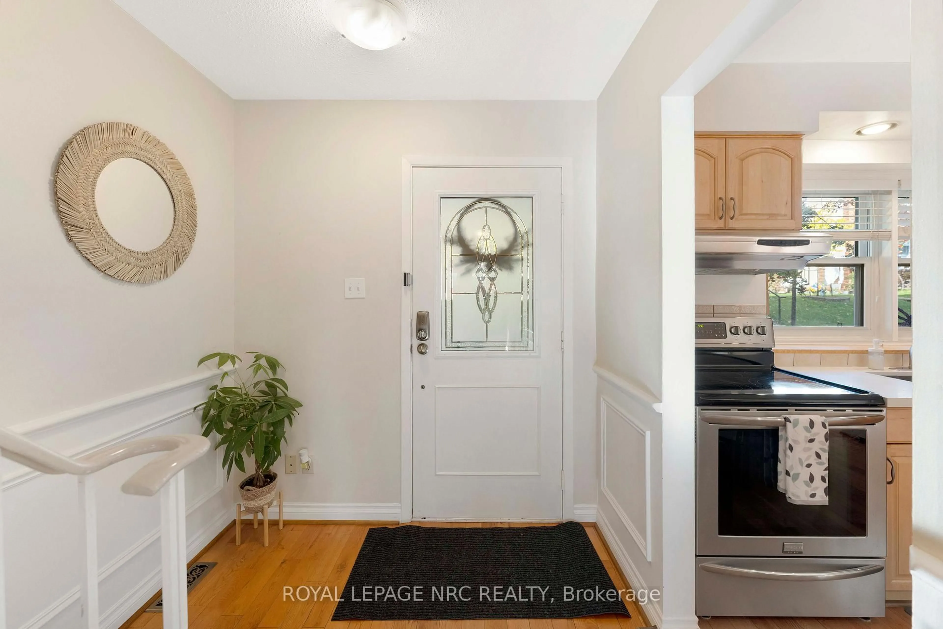 Indoor entryway for 2232 Upper Middle Rd #4, Burlington Ontario L7P 2Z9