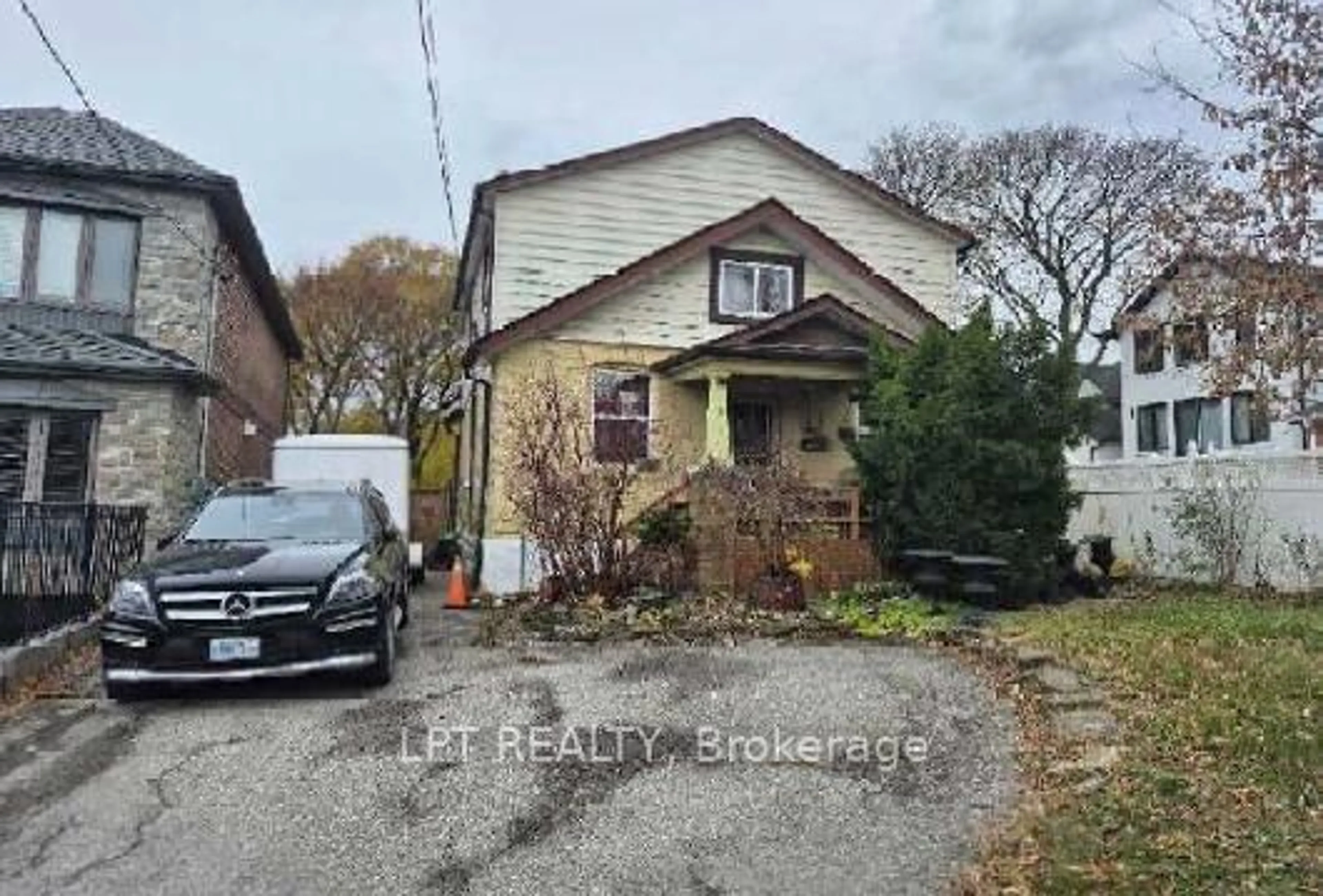 A pic from outside/outdoor area/front of a property/back of a property/a pic from drone, street for 3 Raymore Dr, Toronto Ontario M9P 1W6