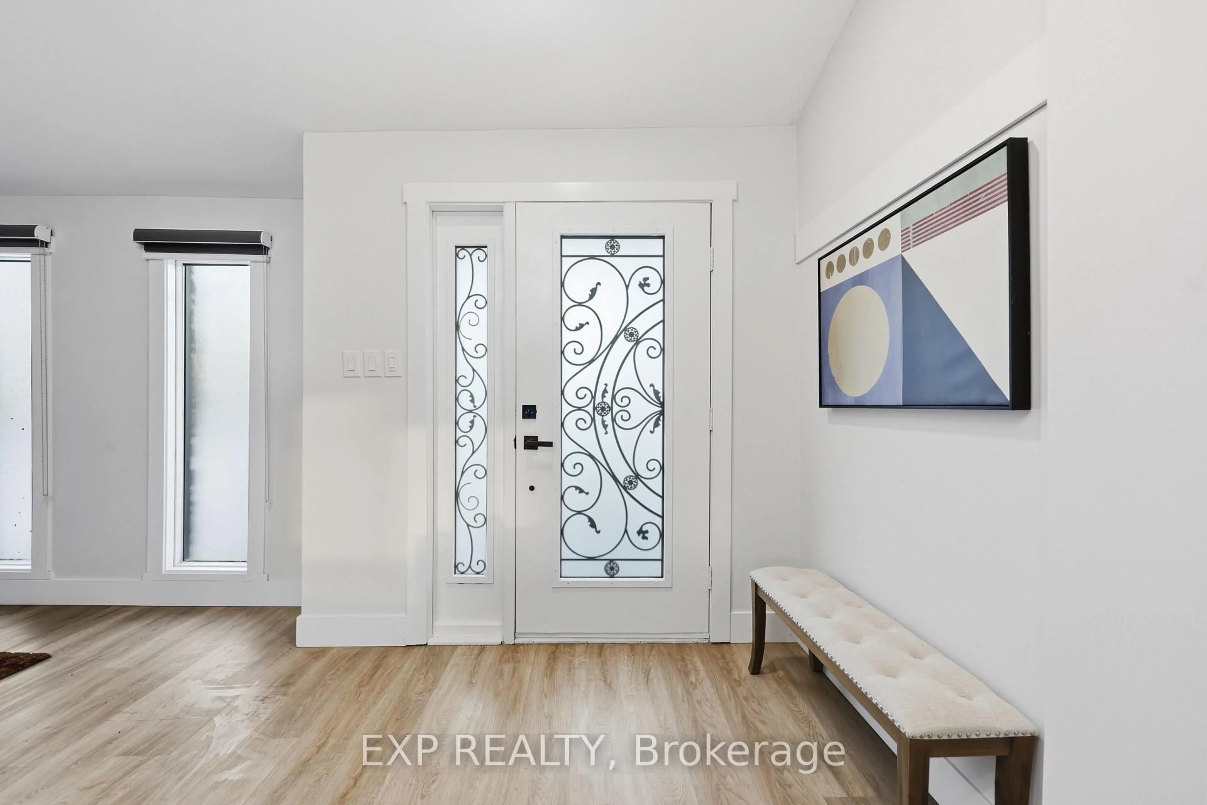 Indoor entryway for 80 Mountainview Rd, Halton Hills Ontario L7G 4K5