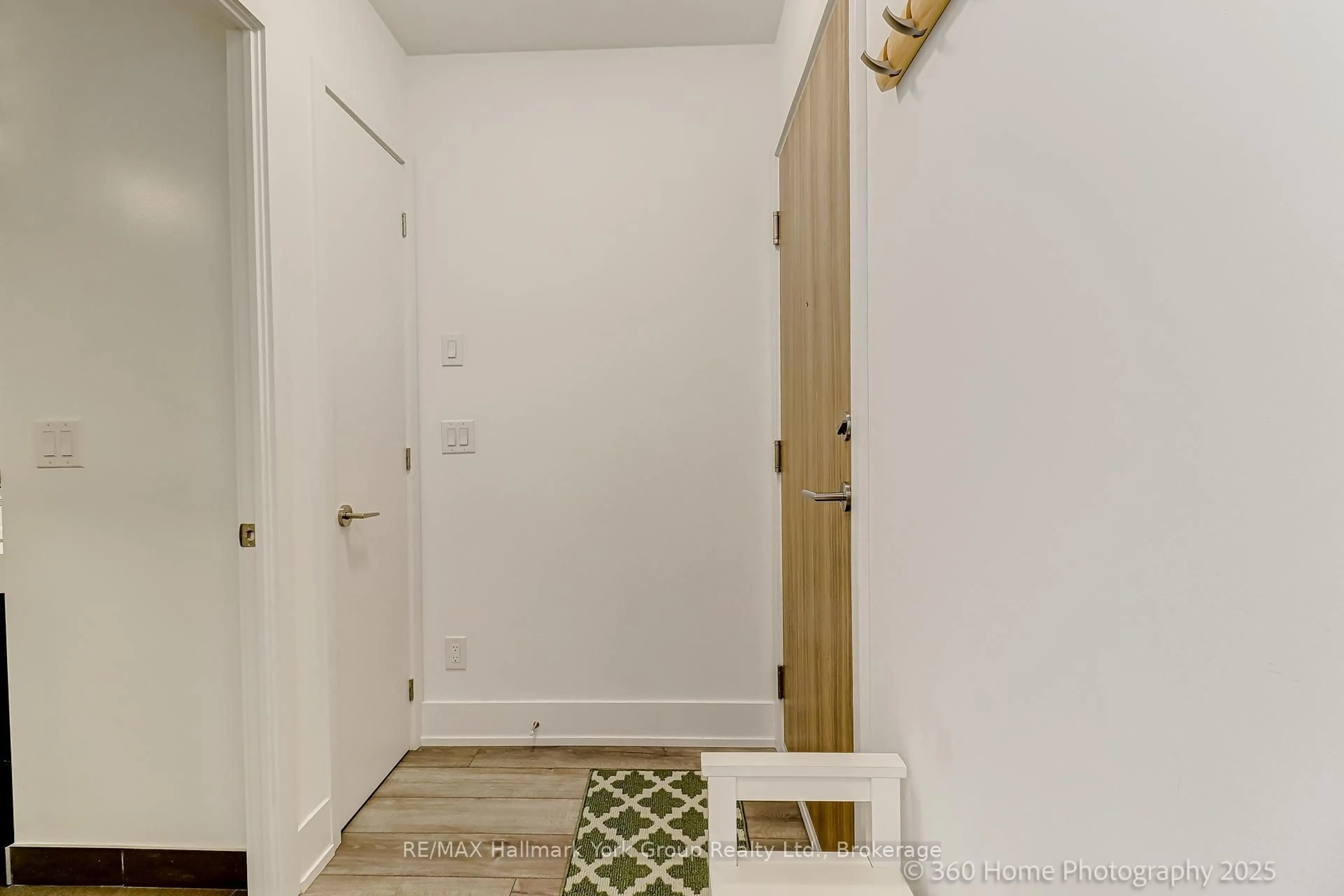 Indoor entryway for 3100 Keele St #534, Toronto Ontario M3M 2H4