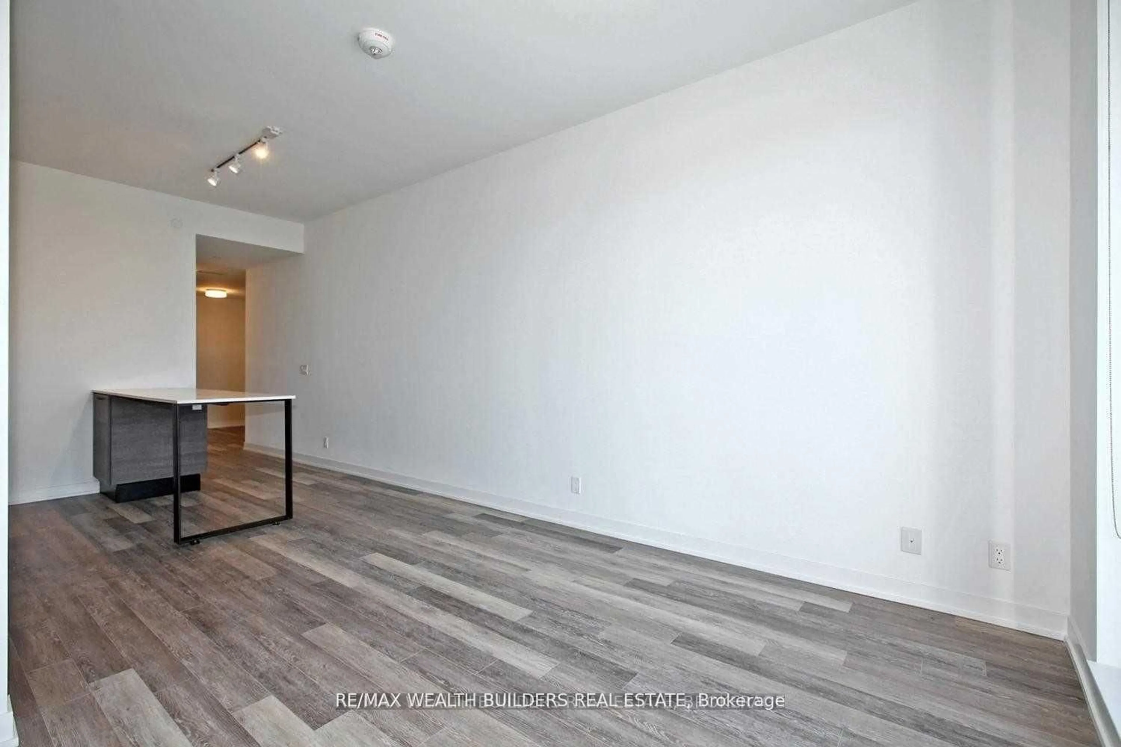 A pic of a room for 2118 Bloor St #511, Toronto Ontario M6S 1M8